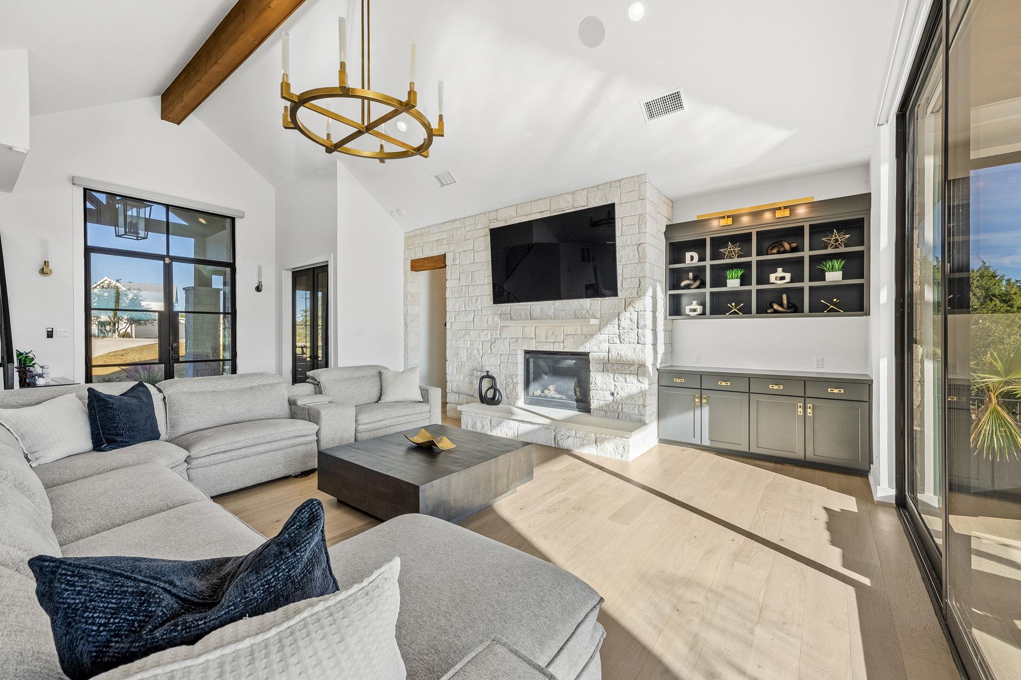 5001 Creek Meadow Cv, Spicewood, TX 78669