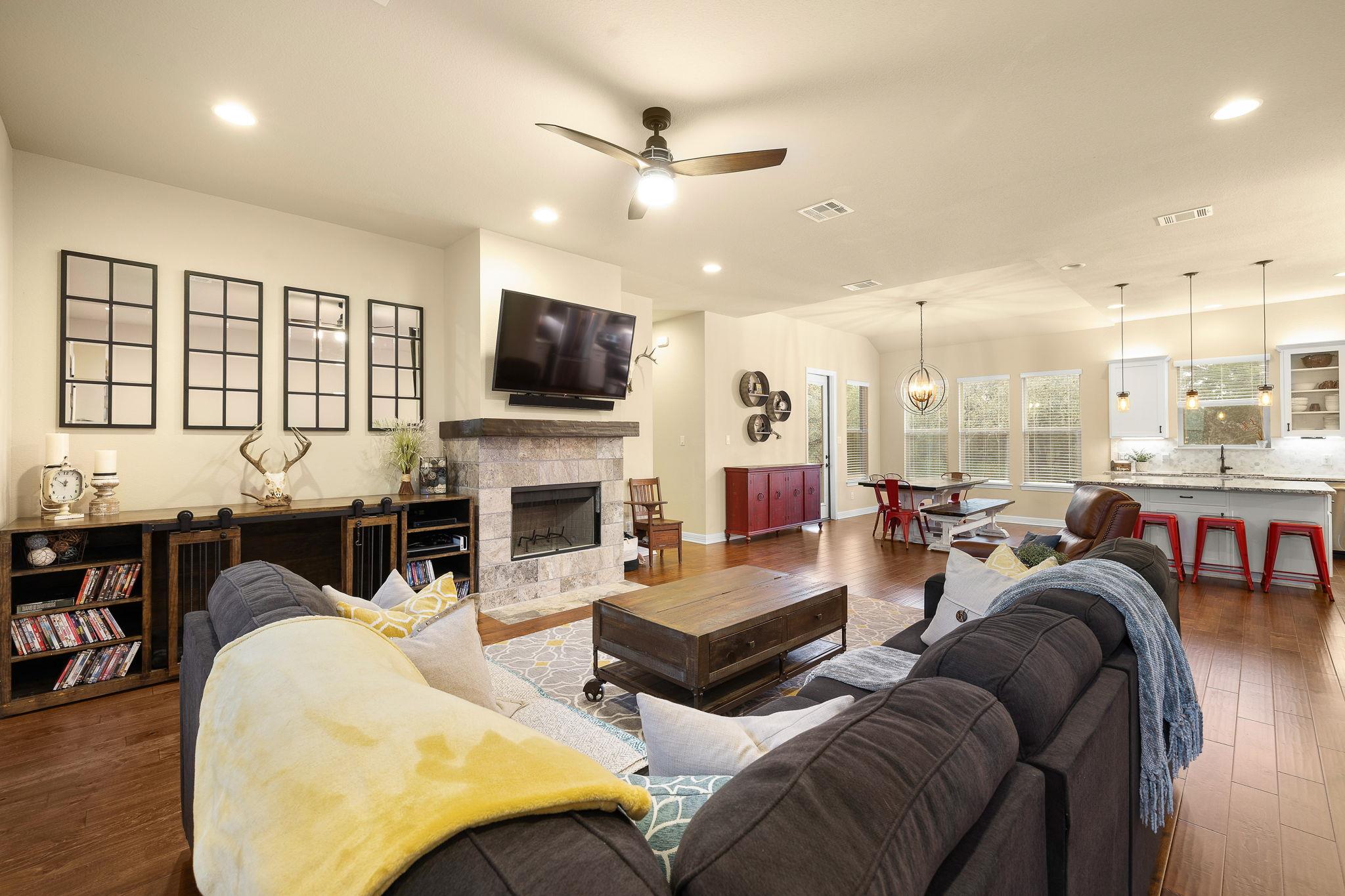 103 Kendall Dr, Spicewood, TX 78669