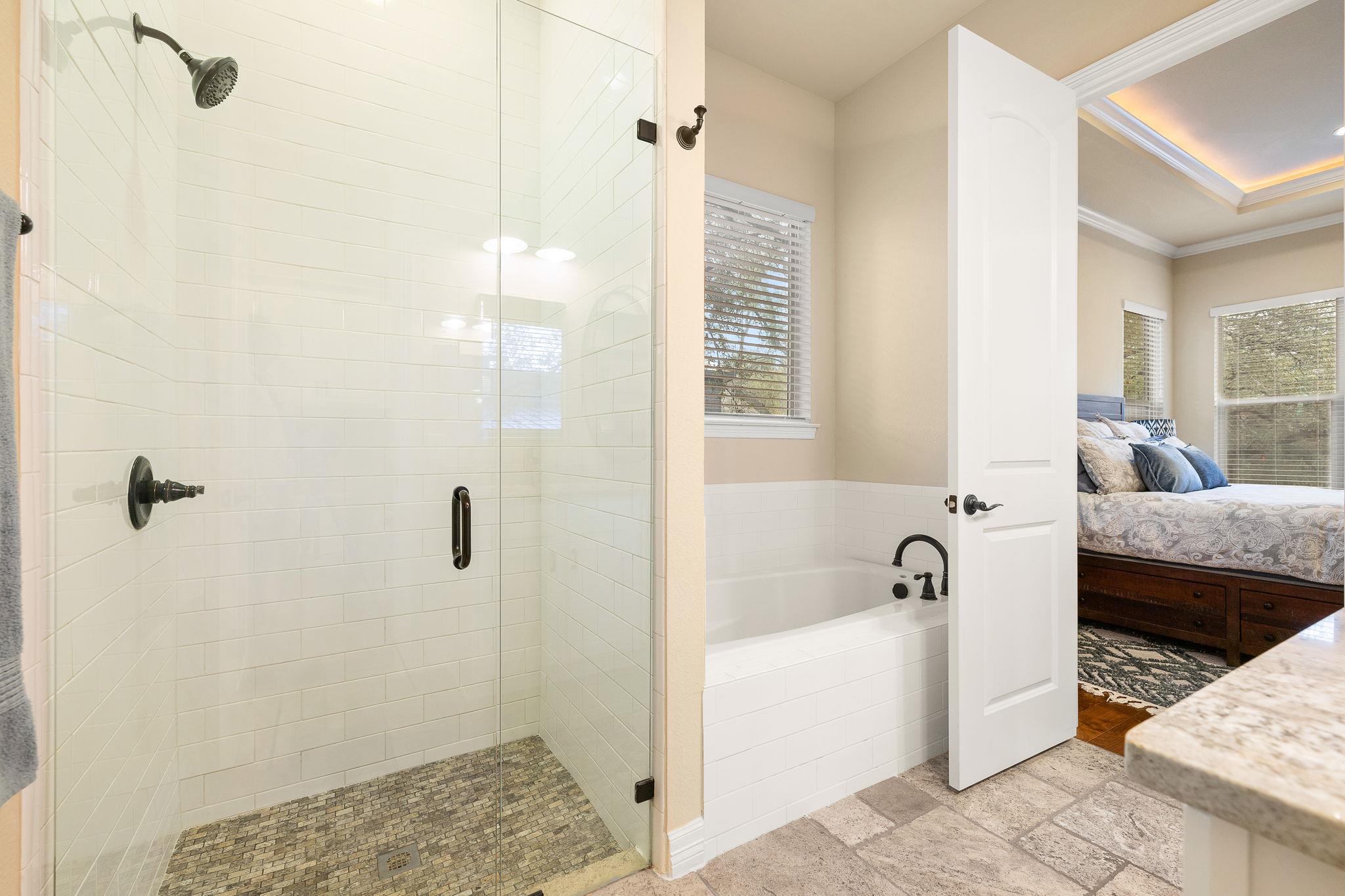 103 Kendall Dr, Spicewood, TX 78669