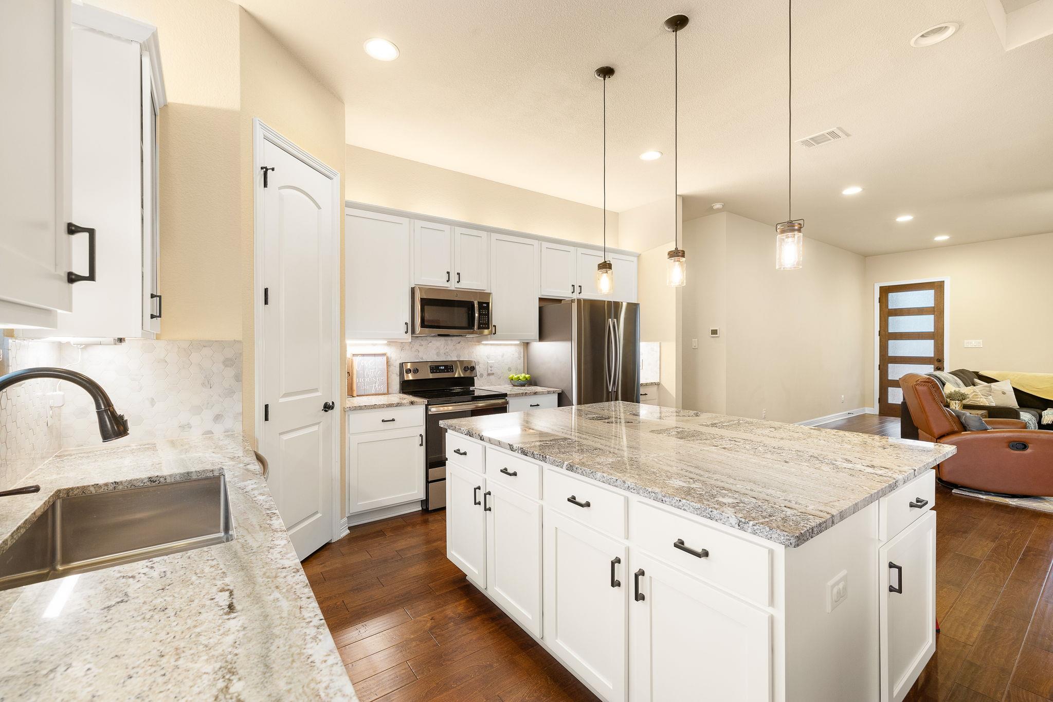 103 Kendall Dr, Spicewood, TX 78669