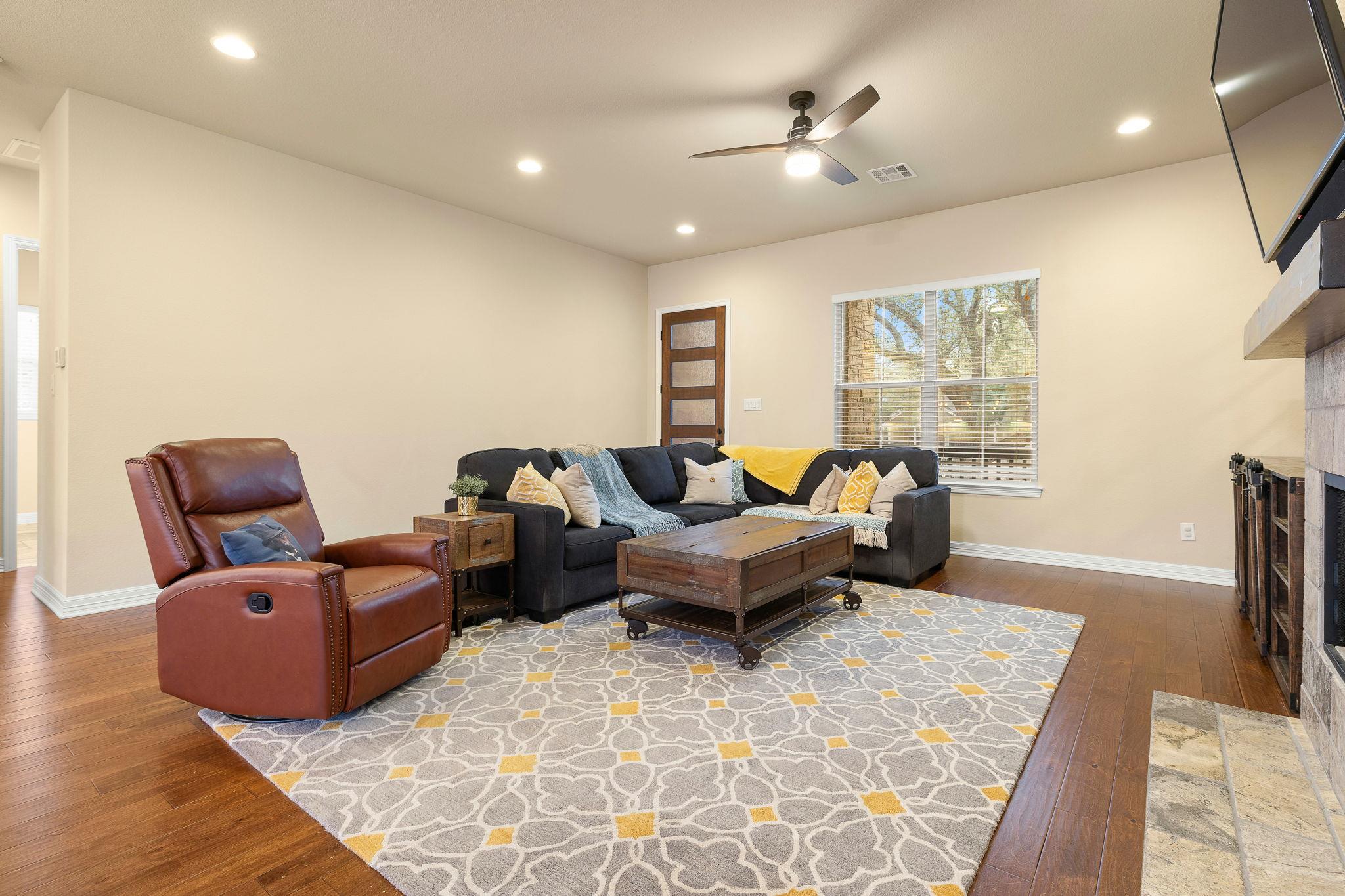 103 Kendall Dr, Spicewood, TX 78669