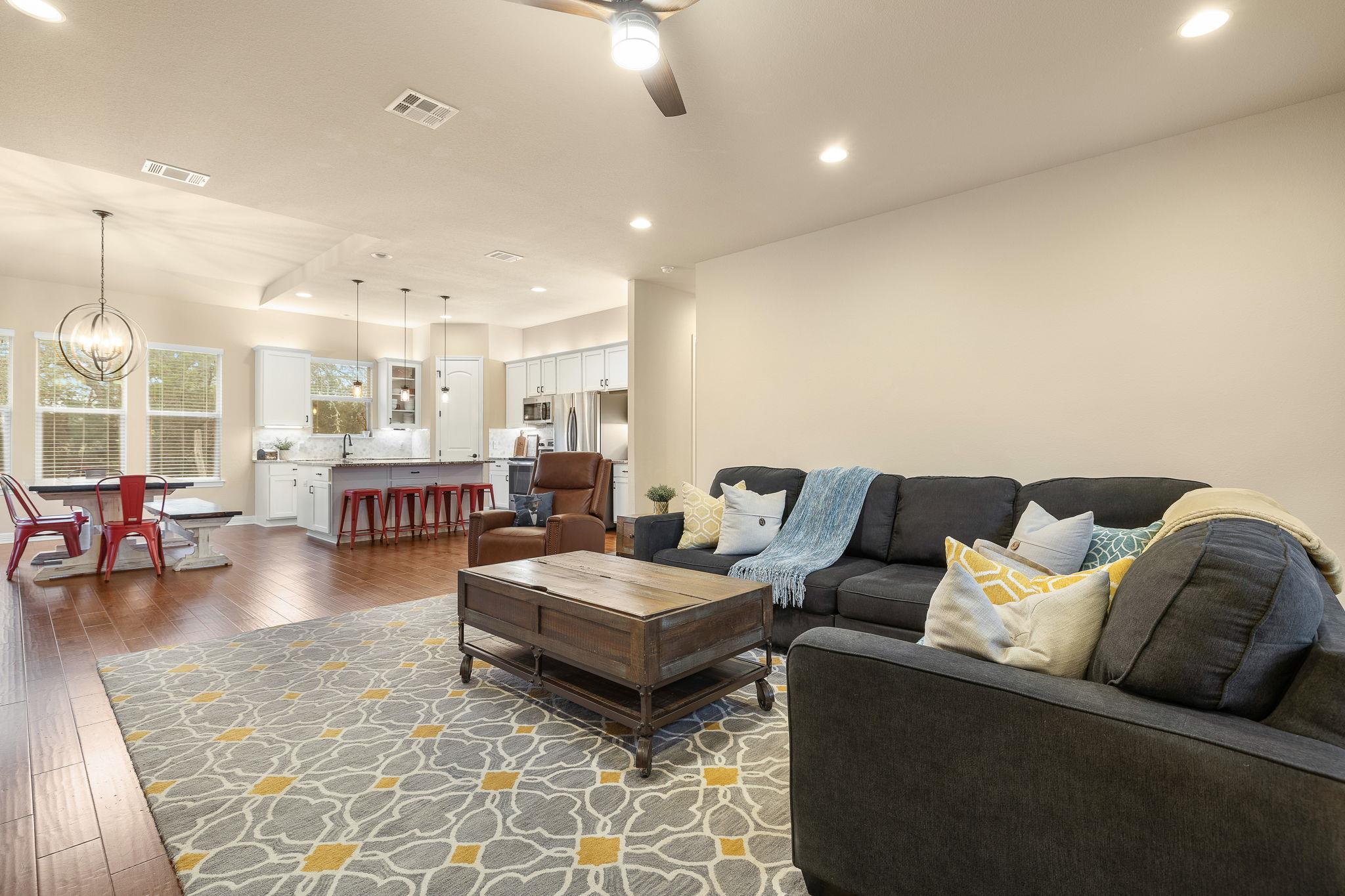 103 Kendall Dr, Spicewood, TX 78669