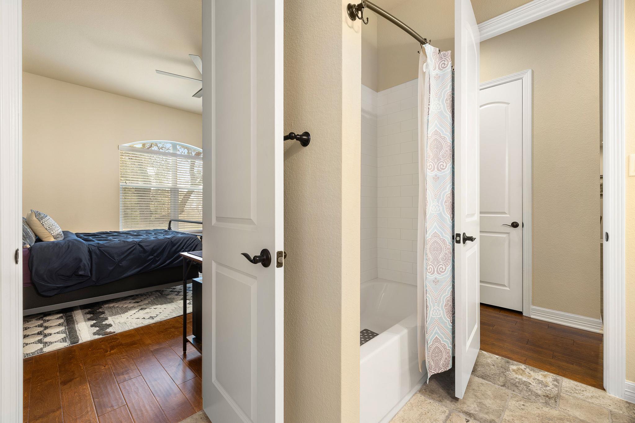 103 Kendall Dr, Spicewood, TX 78669