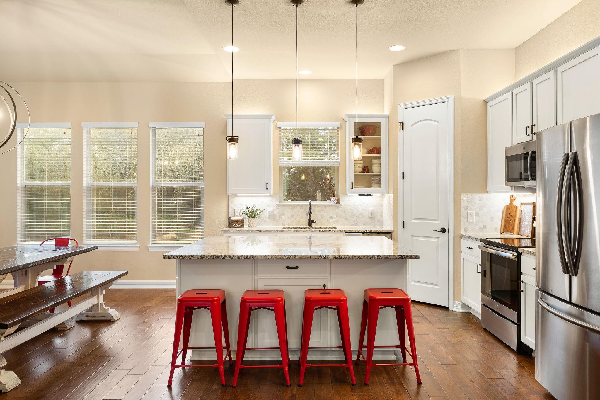 103 Kendall Dr, Spicewood, TX 78669