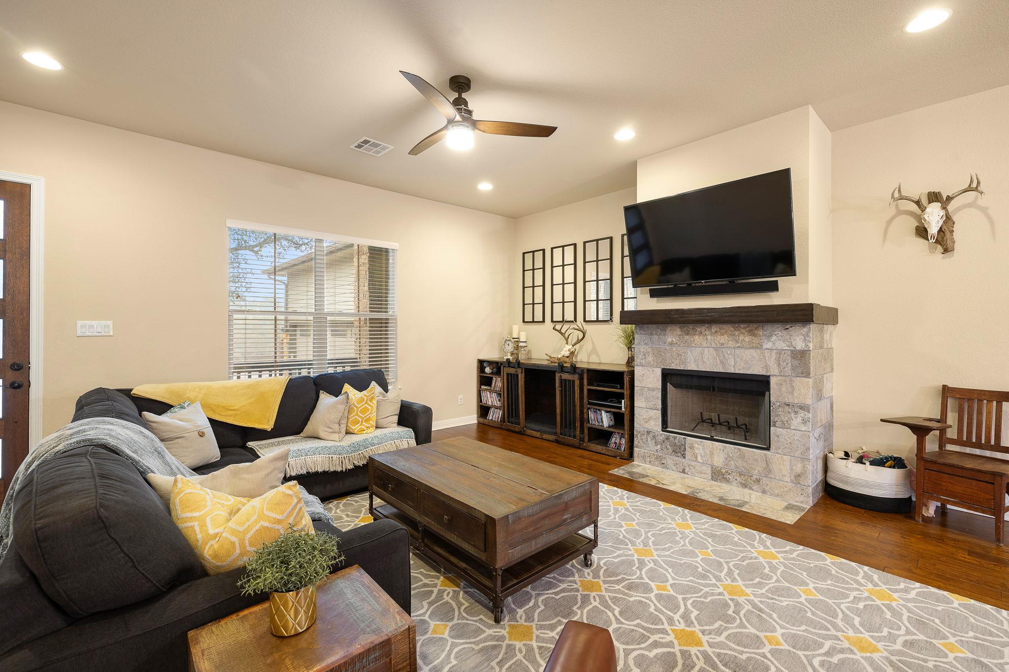 103 Kendall Dr, Spicewood, TX 78669