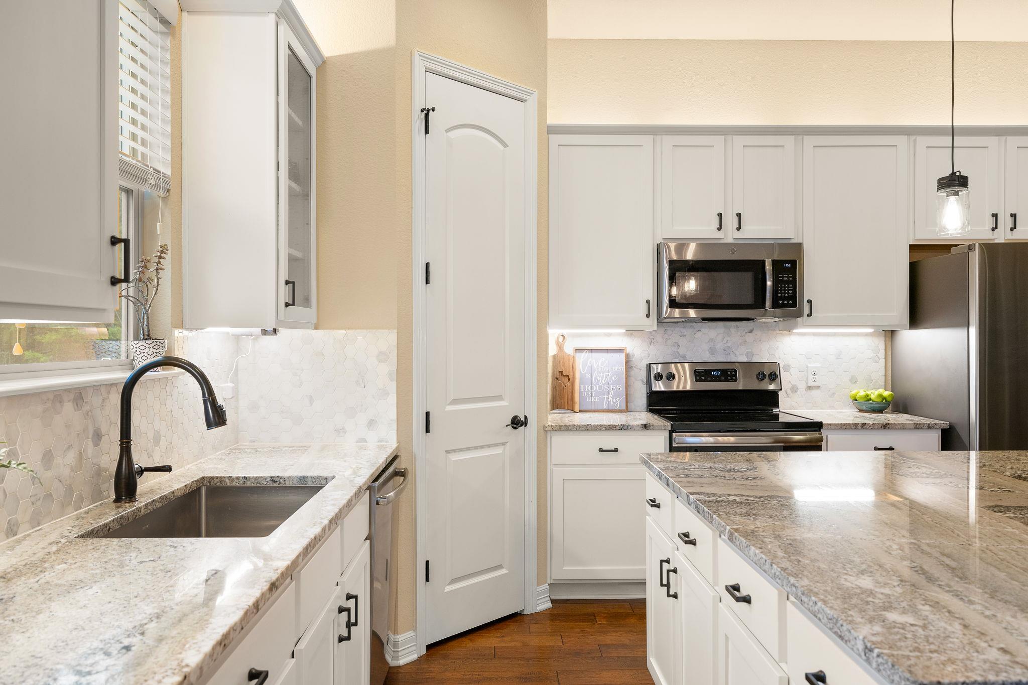 103 Kendall Dr, Spicewood, TX 78669