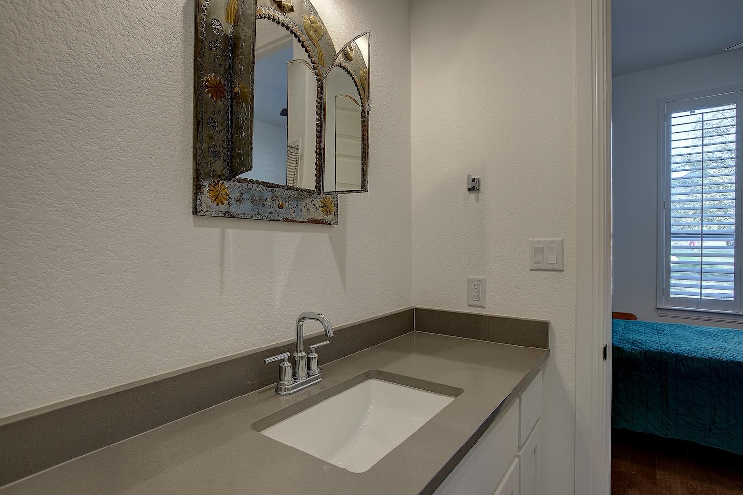 129 Hollytree Ct, Georgetown, TX 78628