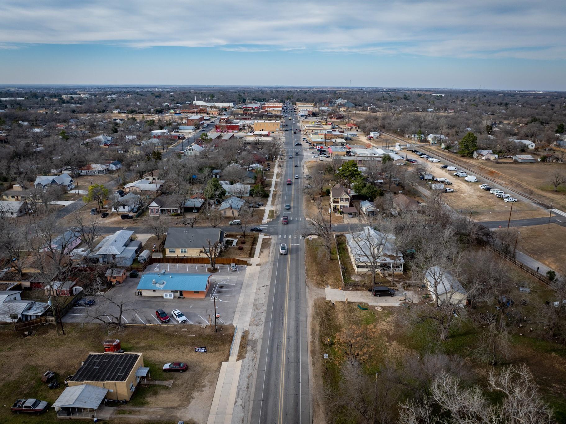 418 S Avenue D Ave, Elgin, TX 78621