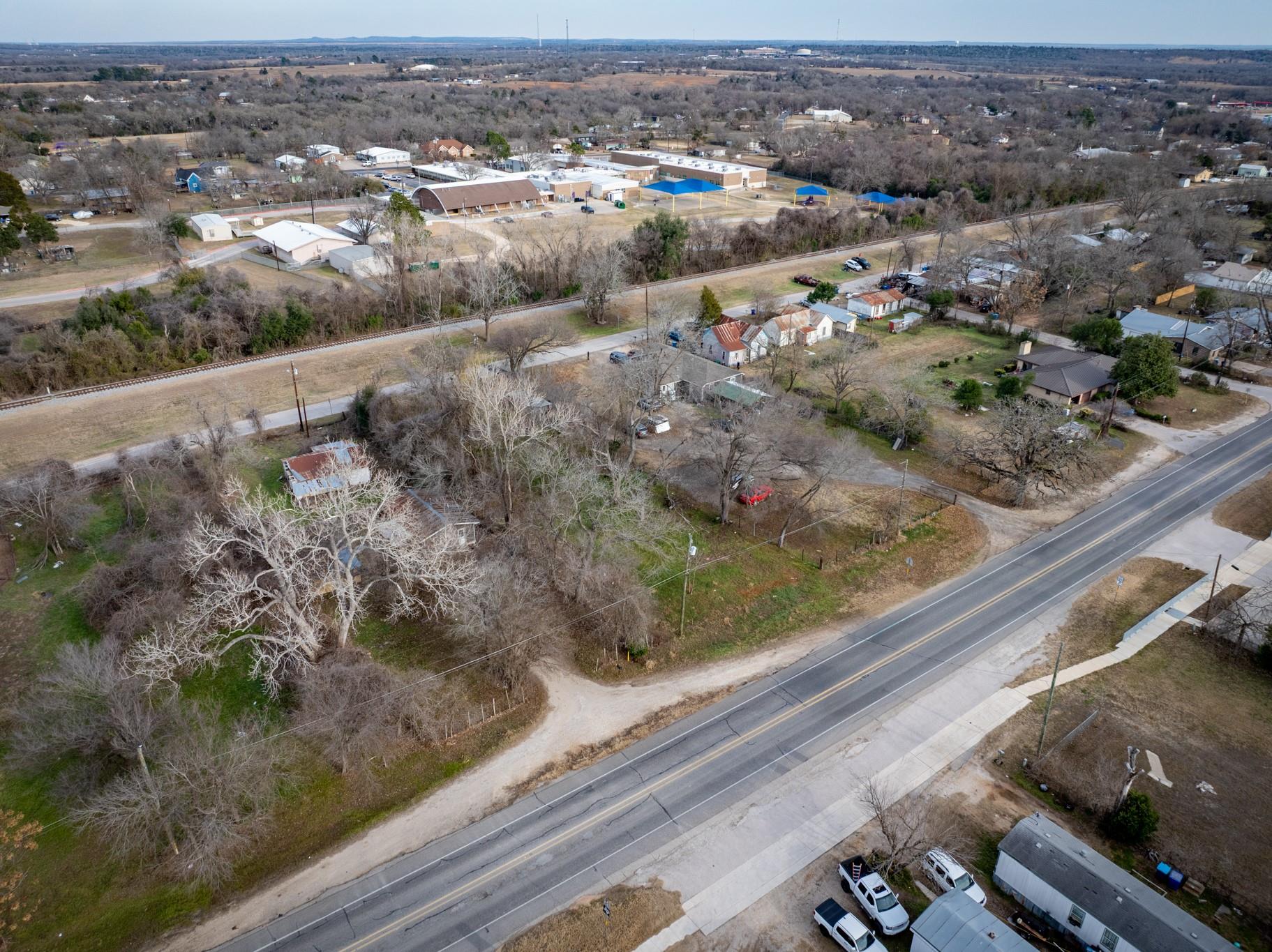 418 S Avenue D Ave, Elgin, TX 78621