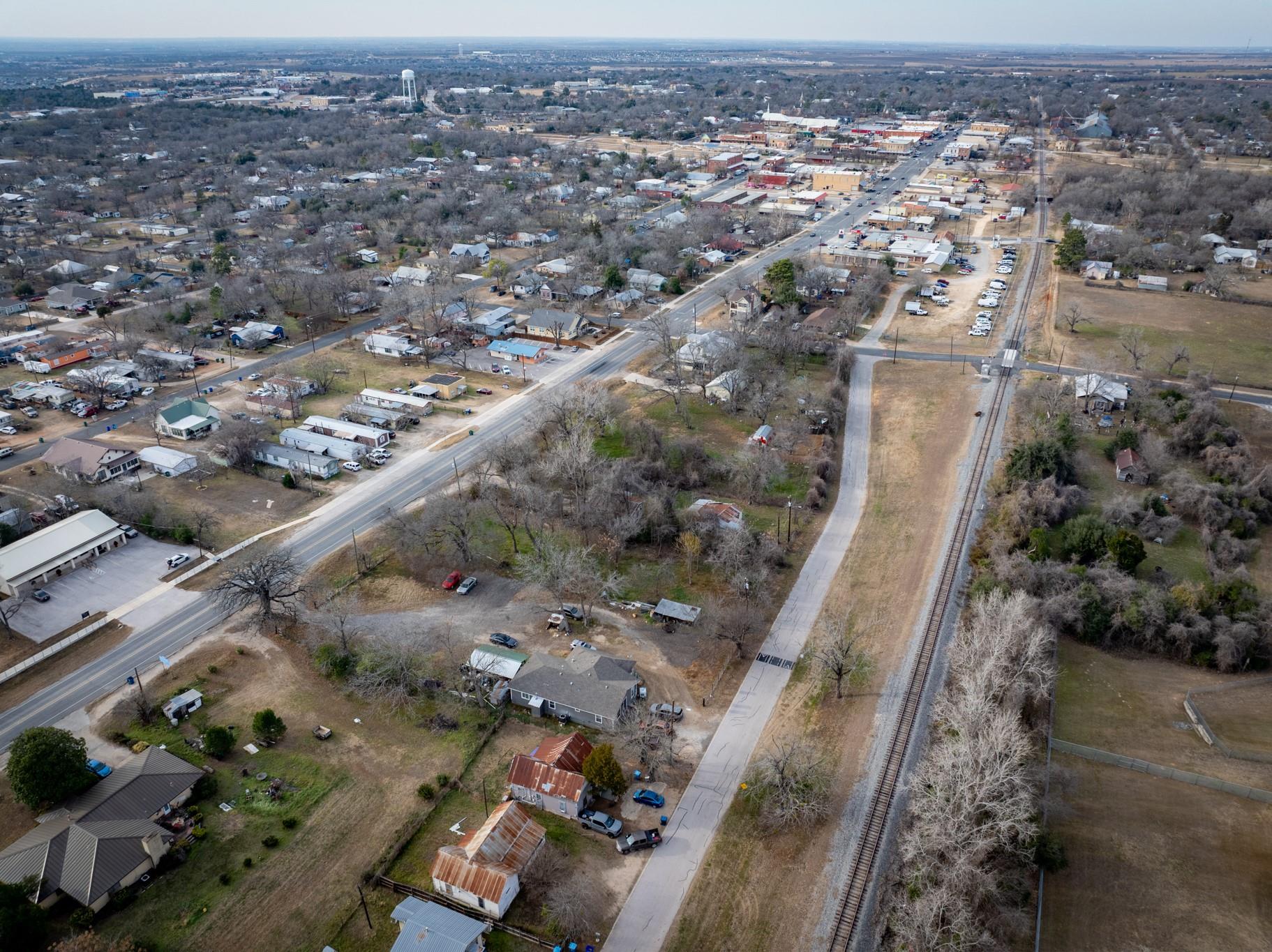 418 S Avenue D Ave, Elgin, TX 78621