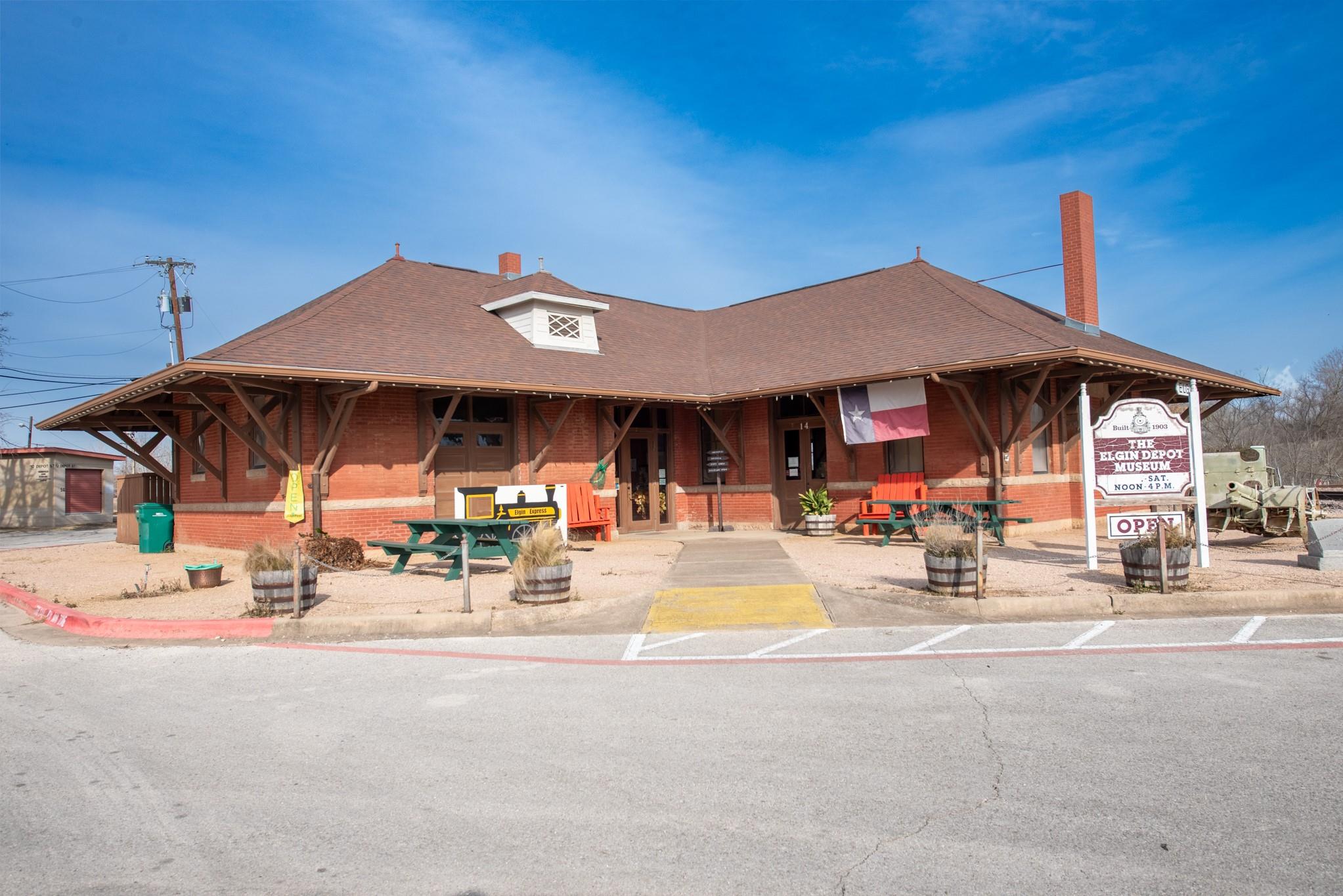 418 S Avenue D Ave, Elgin, TX 78621