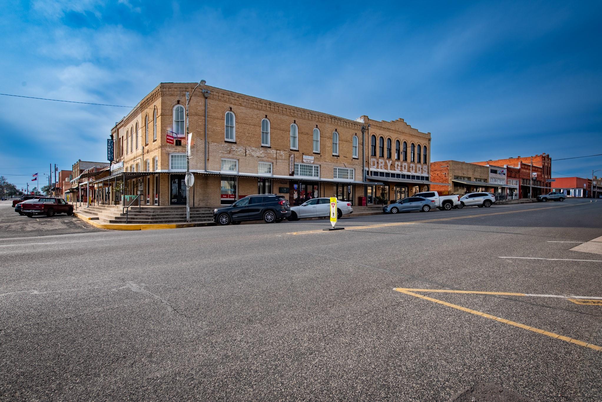 418 S Avenue D Ave, Elgin, TX 78621