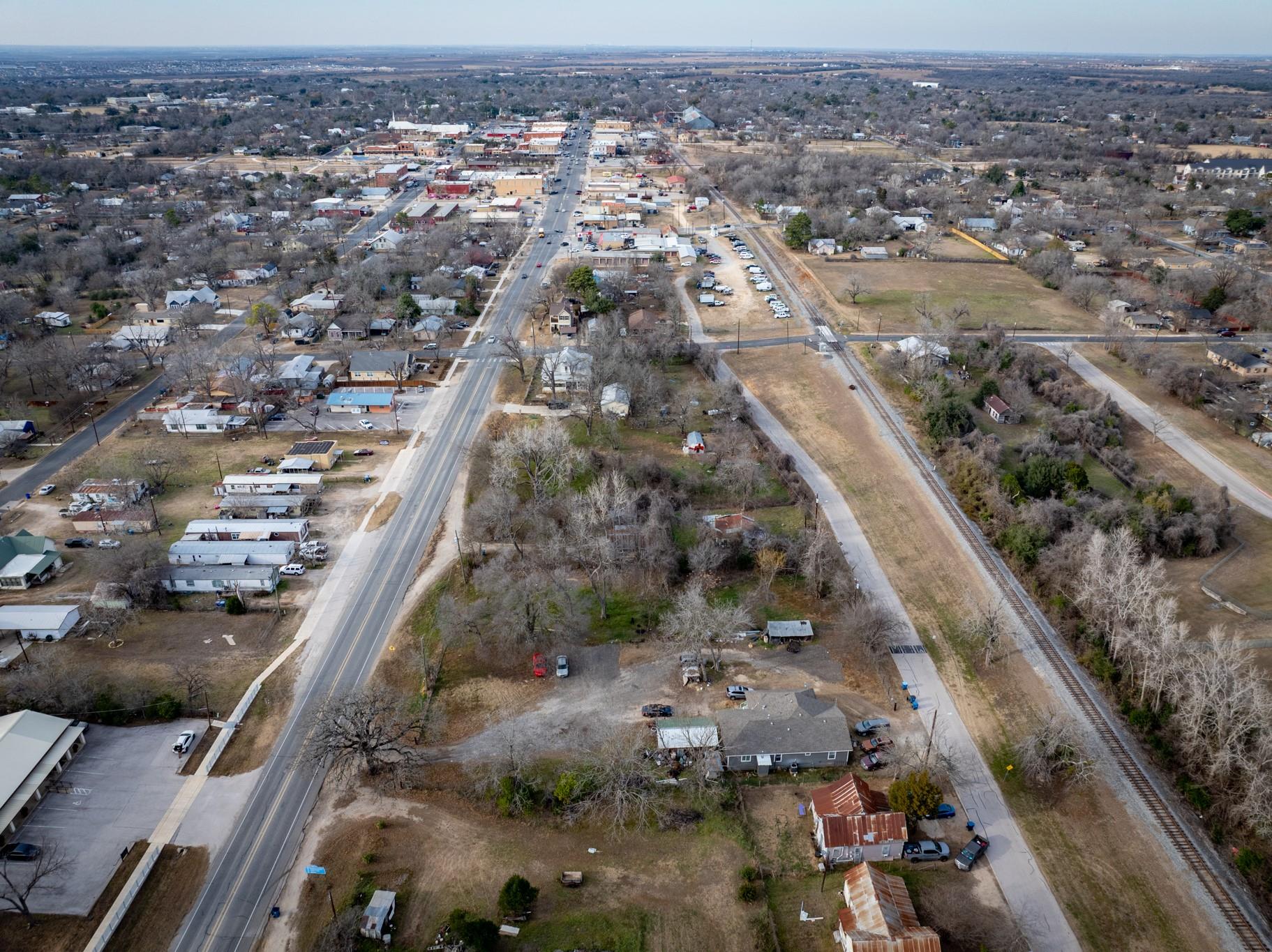 418 S Avenue D Ave, Elgin, TX 78621