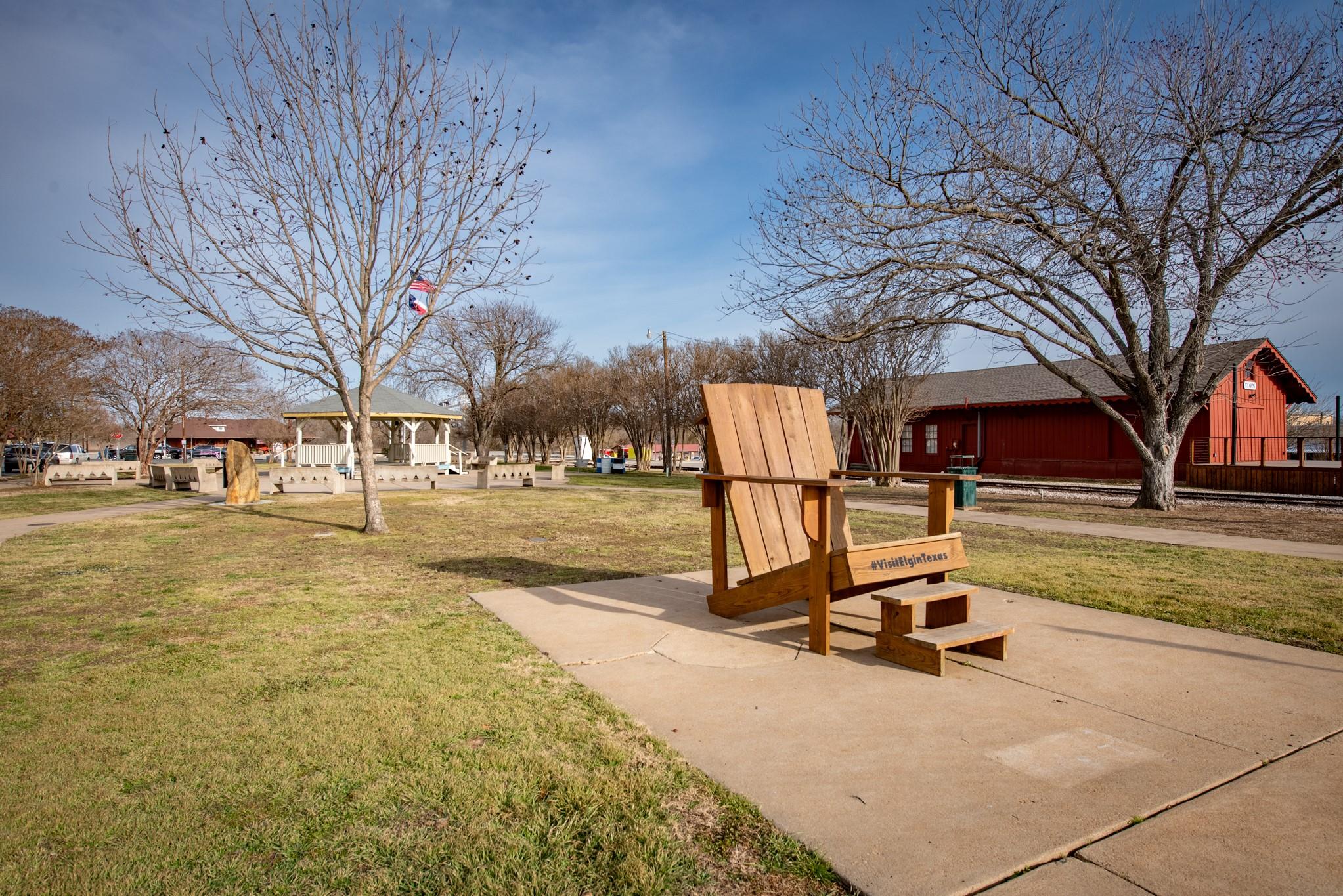 418 S Avenue D Ave, Elgin, TX 78621