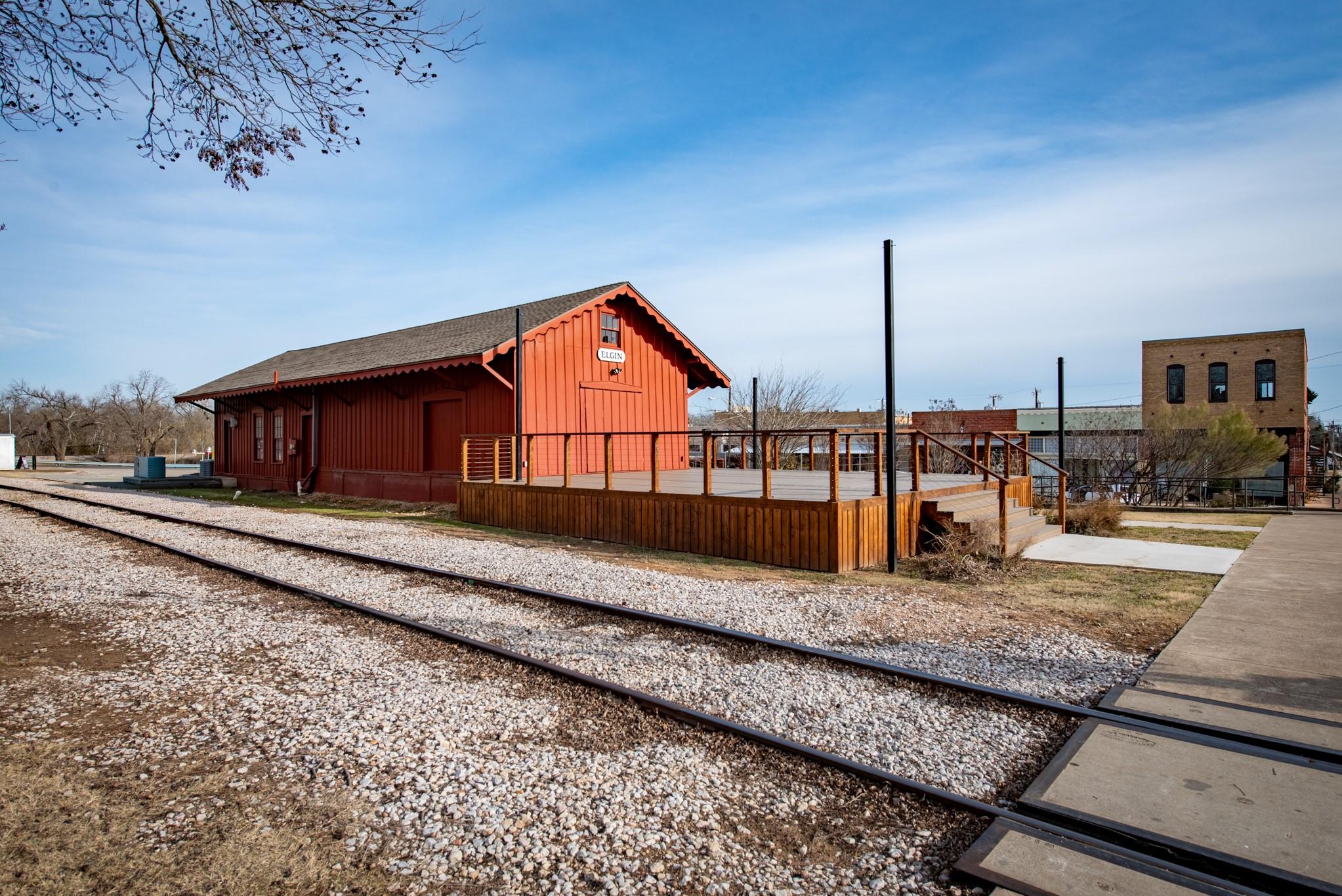 418 S Avenue D Ave, Elgin, TX 78621