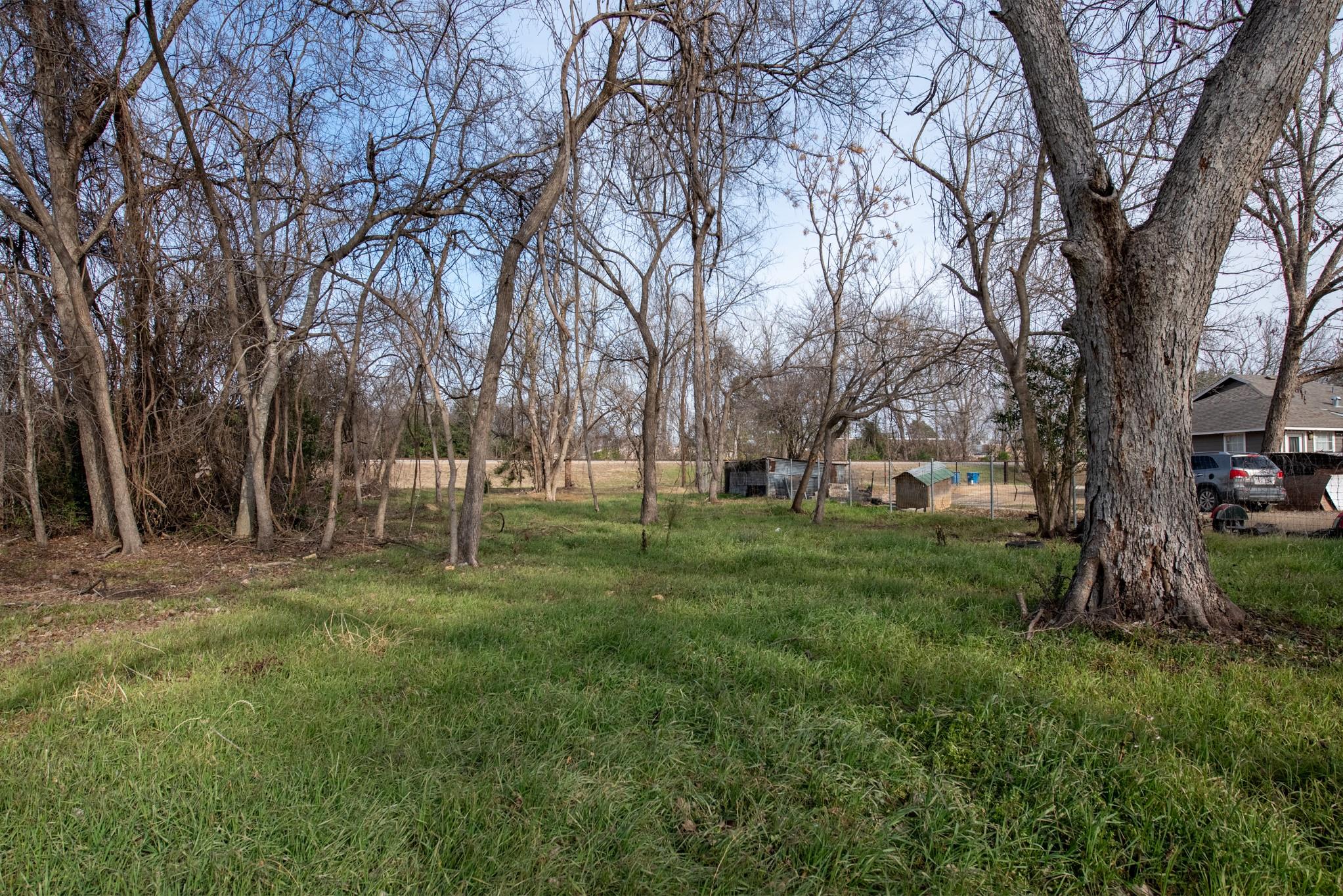 418 S Avenue D Ave, Elgin, TX 78621