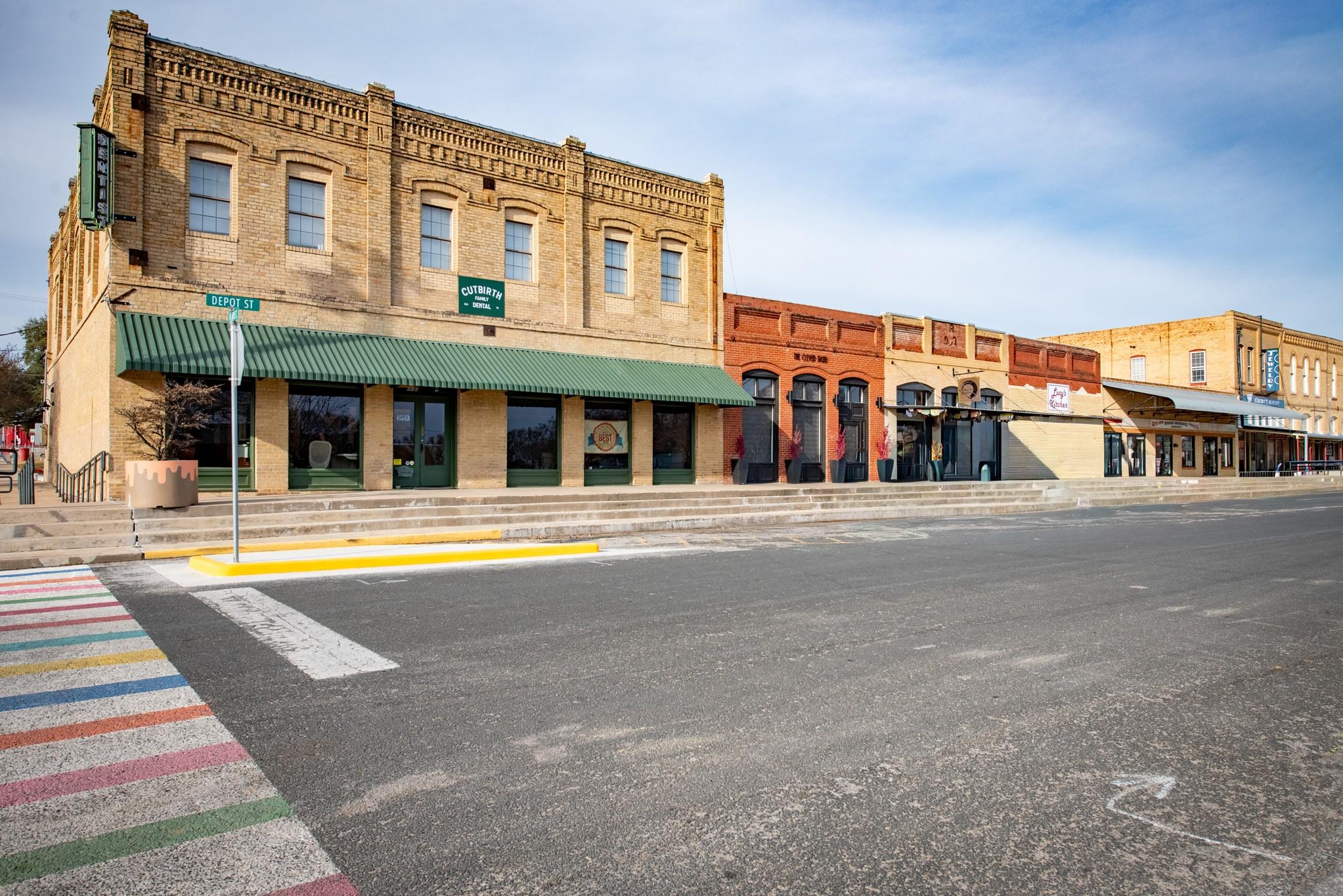 418 S Avenue D Ave, Elgin, TX 78621