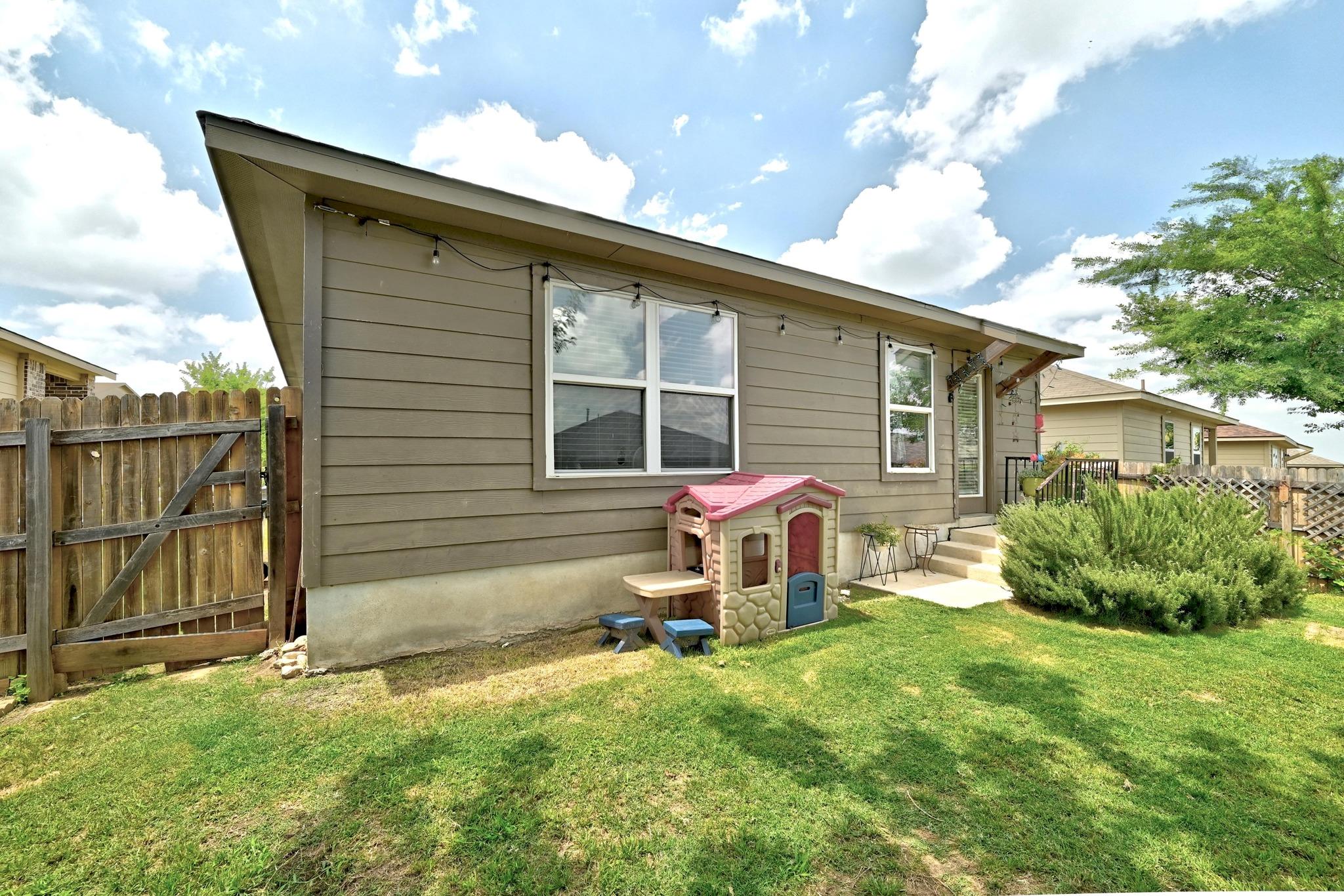 166 Tallow Trl, San Marcos, TX 78666