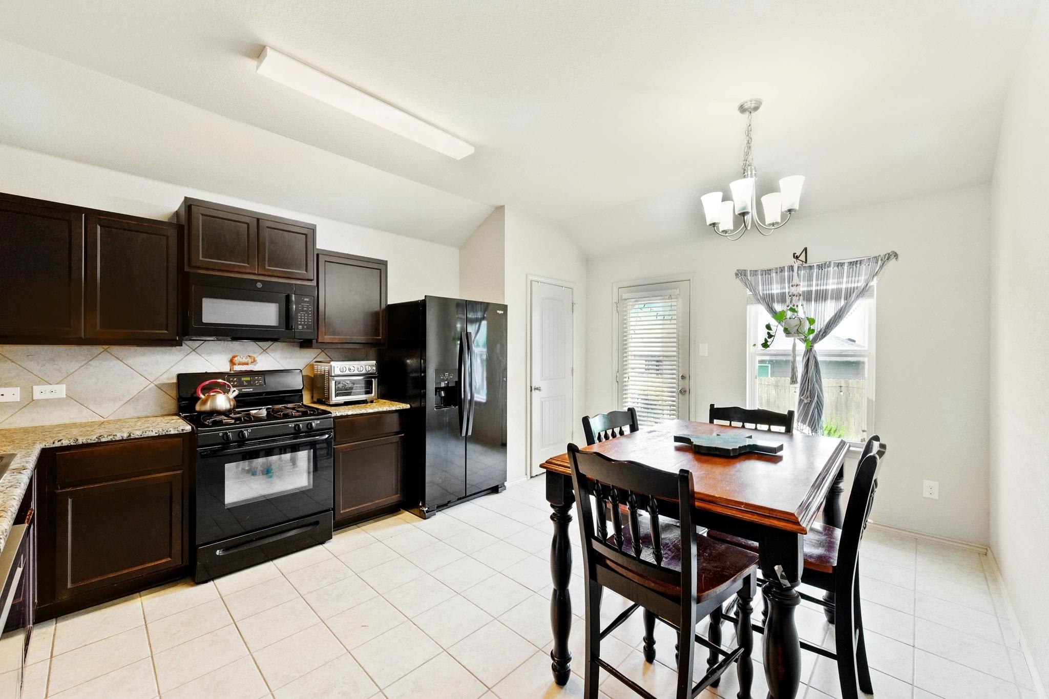 166 Tallow Trl, San Marcos, TX 78666