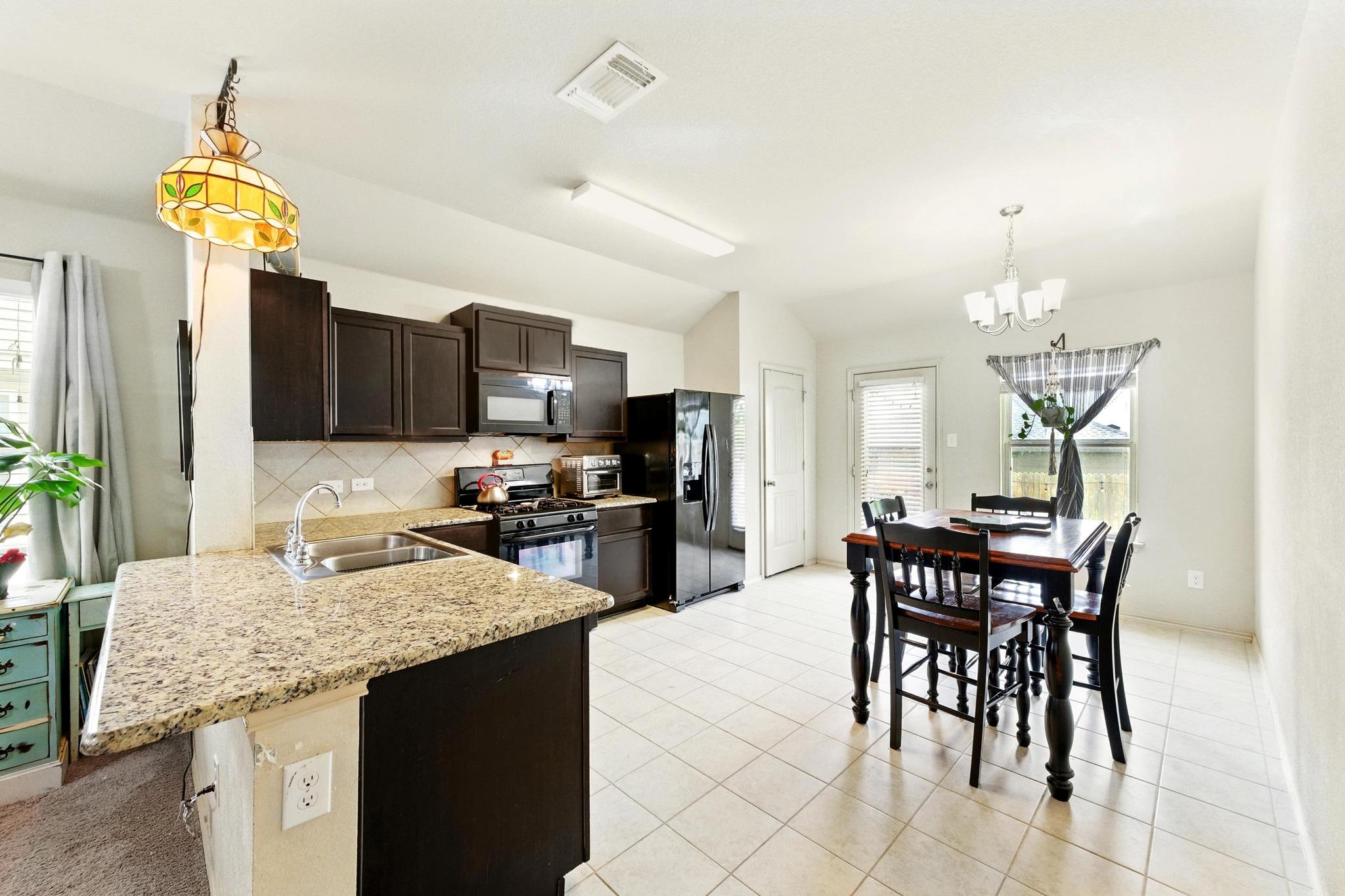 166 Tallow Trl, San Marcos, TX 78666