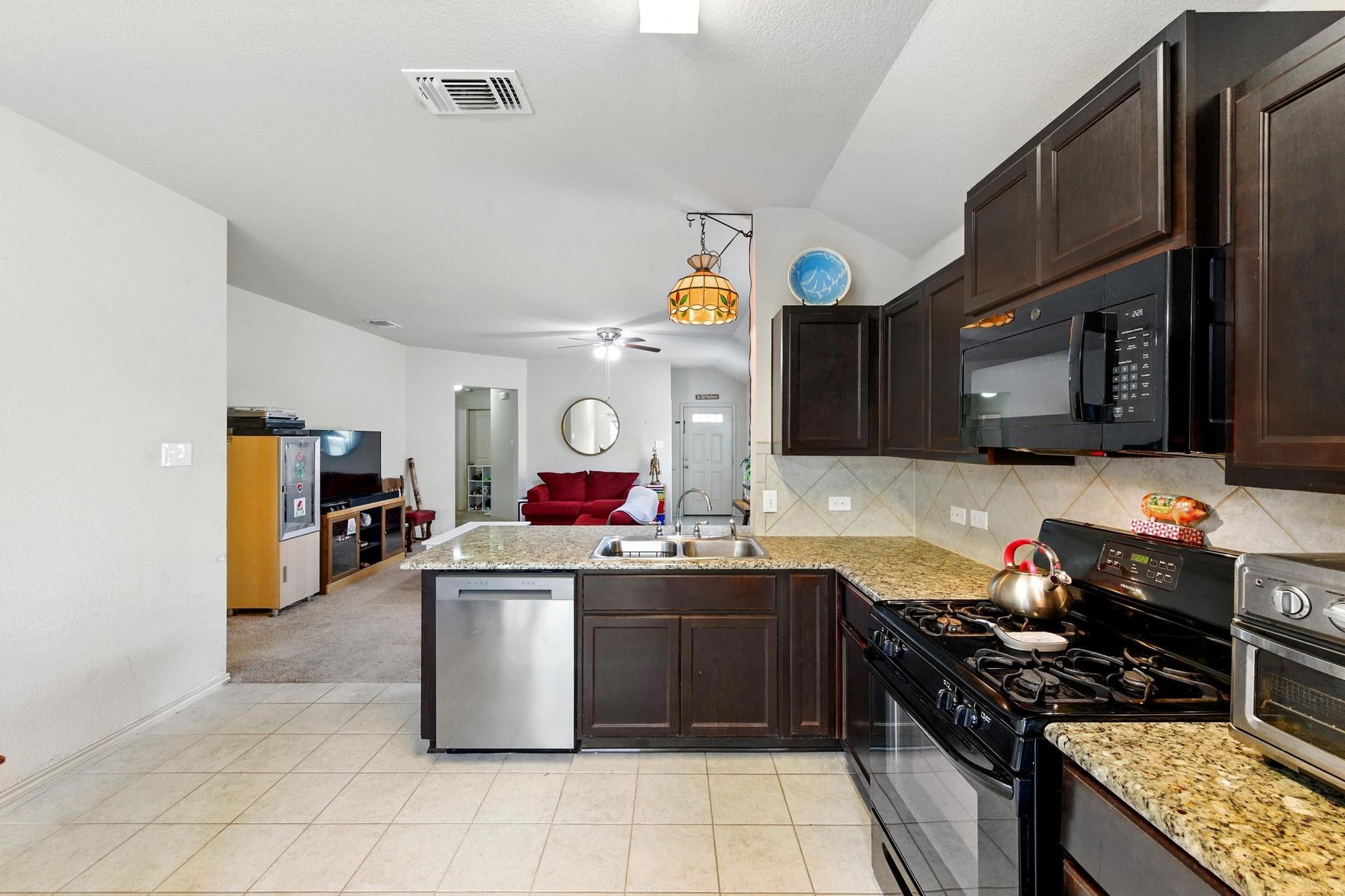 166 Tallow Trl, San Marcos, TX 78666