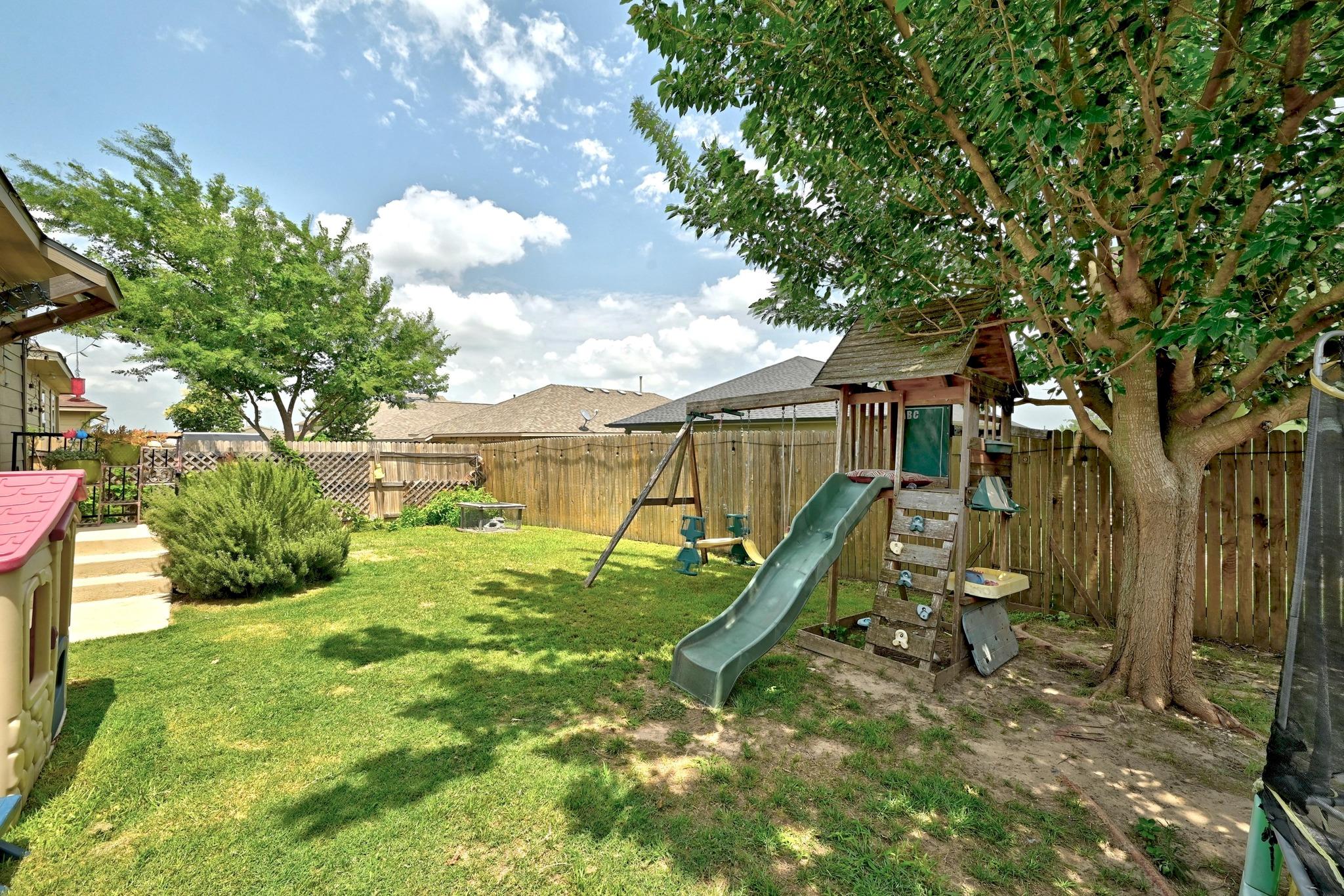 166 Tallow Trl, San Marcos, TX 78666