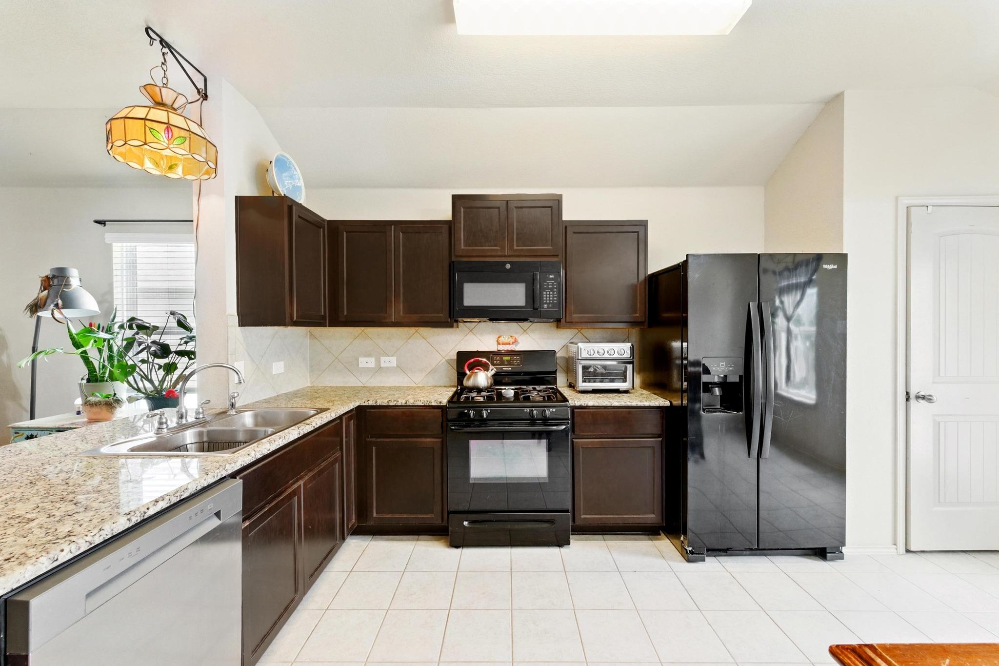 166 Tallow Trl, San Marcos, TX 78666