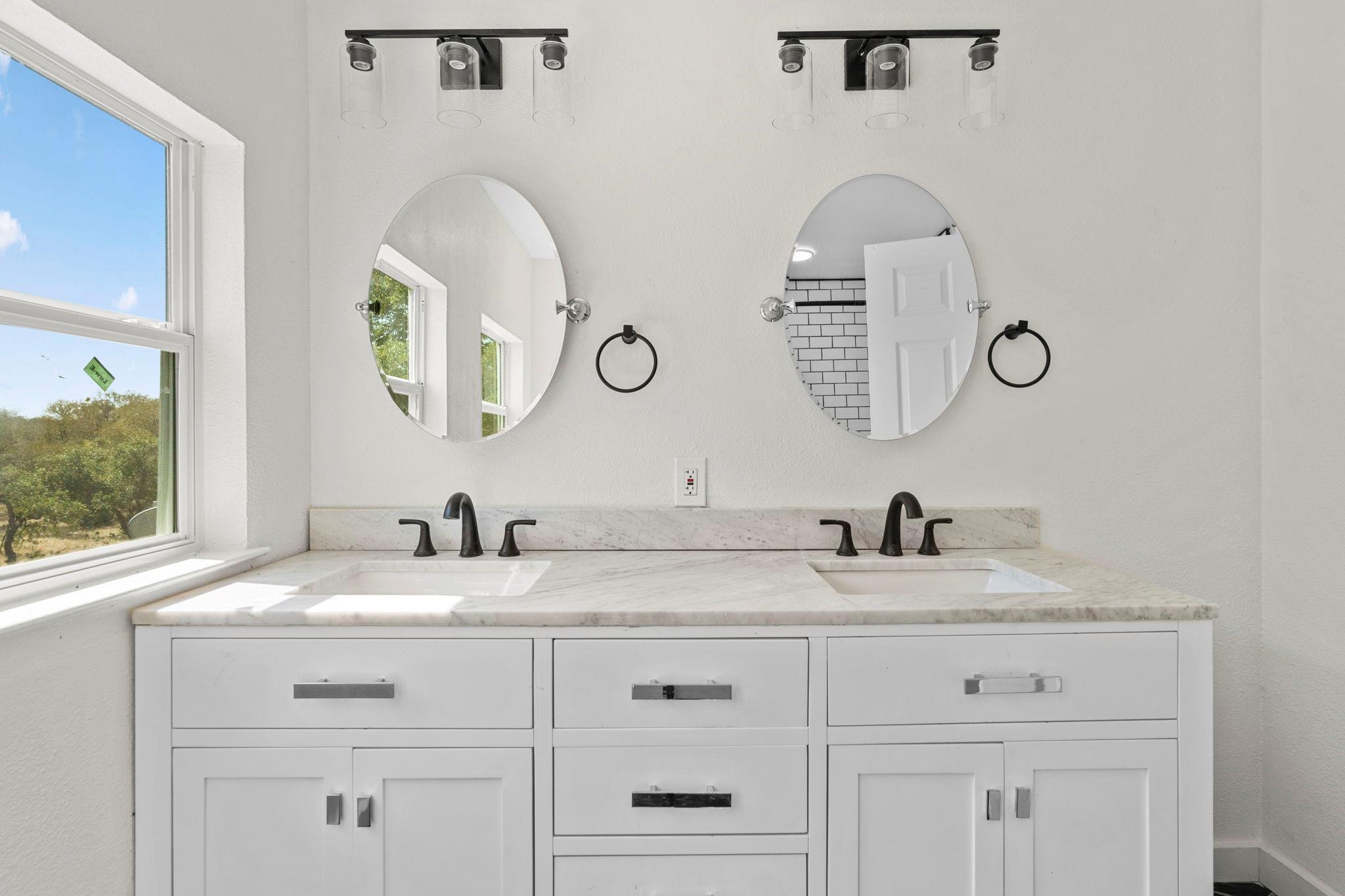 1501 Beaver Ln, Florence, TX 76527