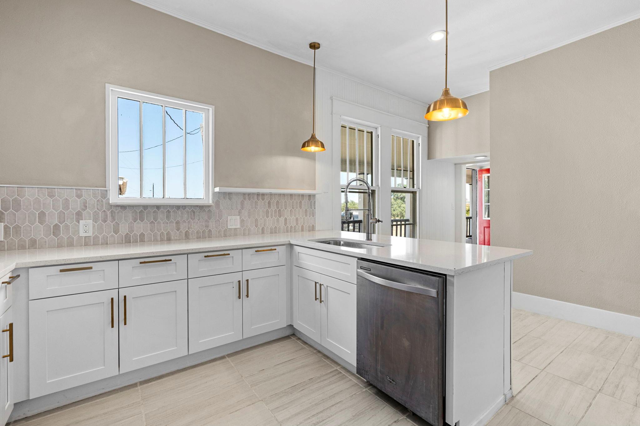 1501 Beaver Ln, Florence, TX 76527