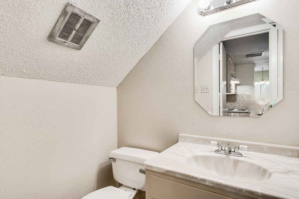 2611 Ektom Dr # B, Austin, TX 78745