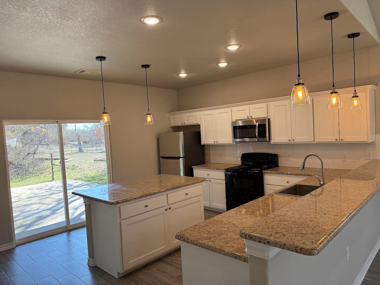 1636 Navajo Trl, Kingsland, TX 78639