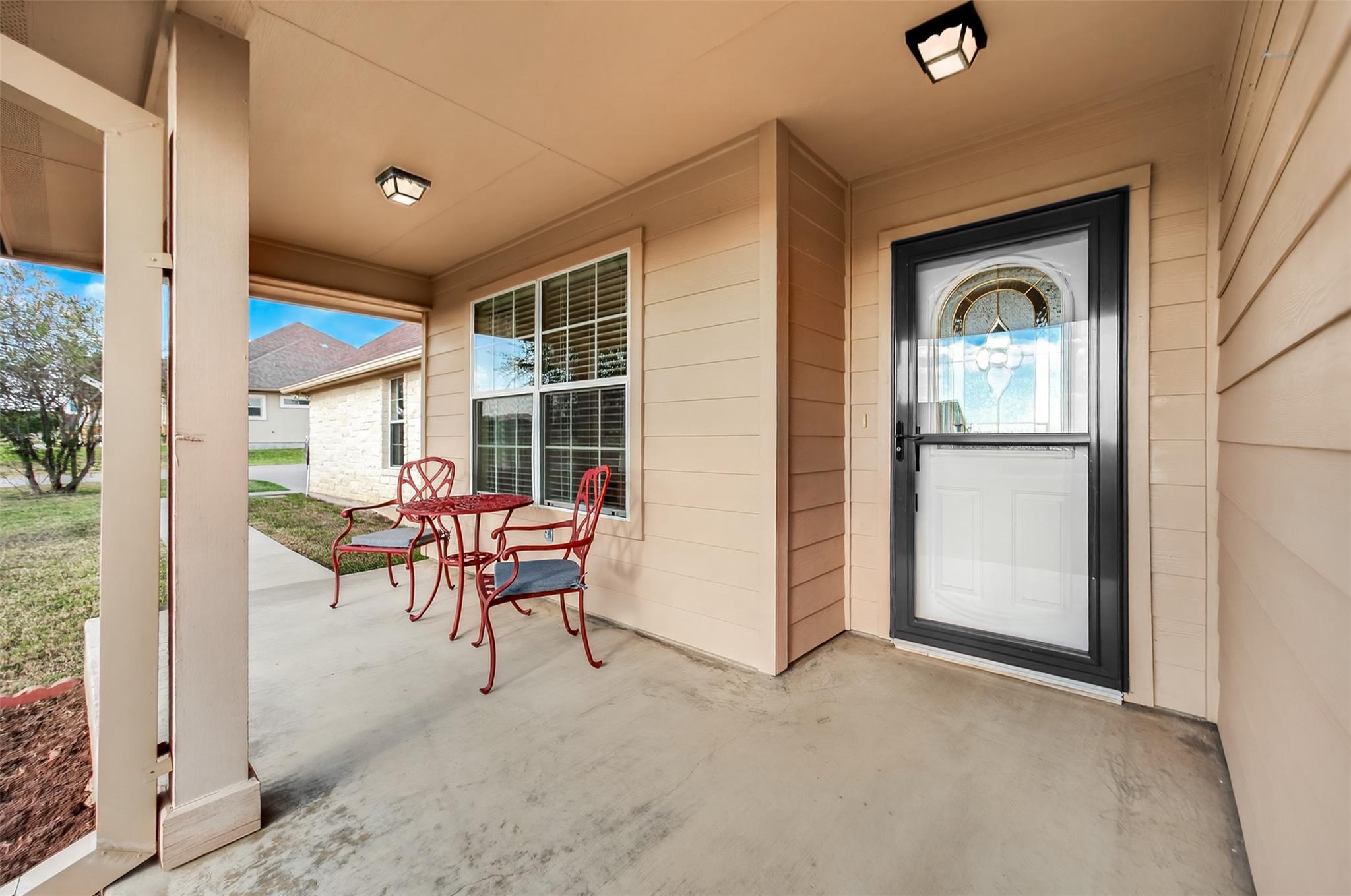 175 Creekwood Dr, Gonzales, TX 78629