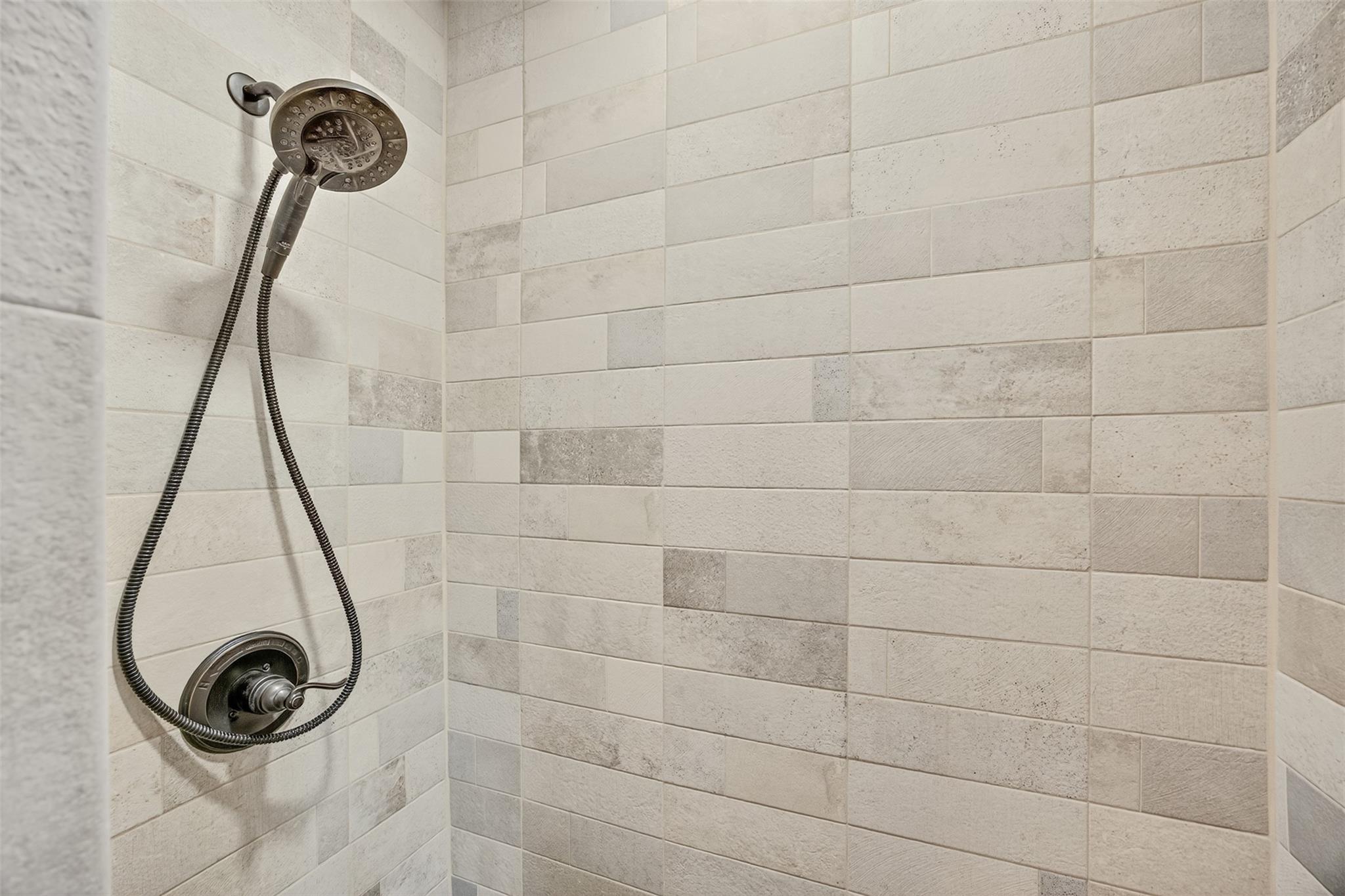 175 Creekwood Dr, Gonzales, TX 78629