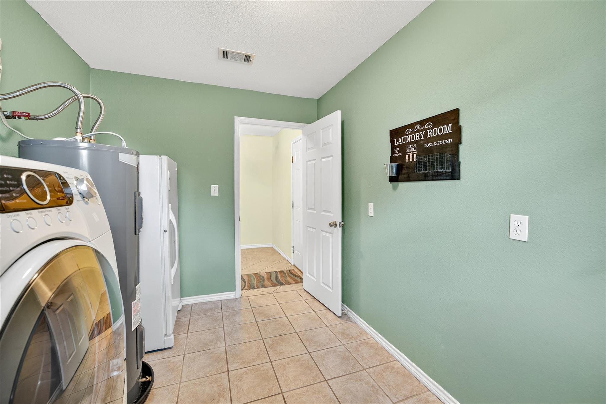 175 Creekwood Dr, Gonzales, TX 78629