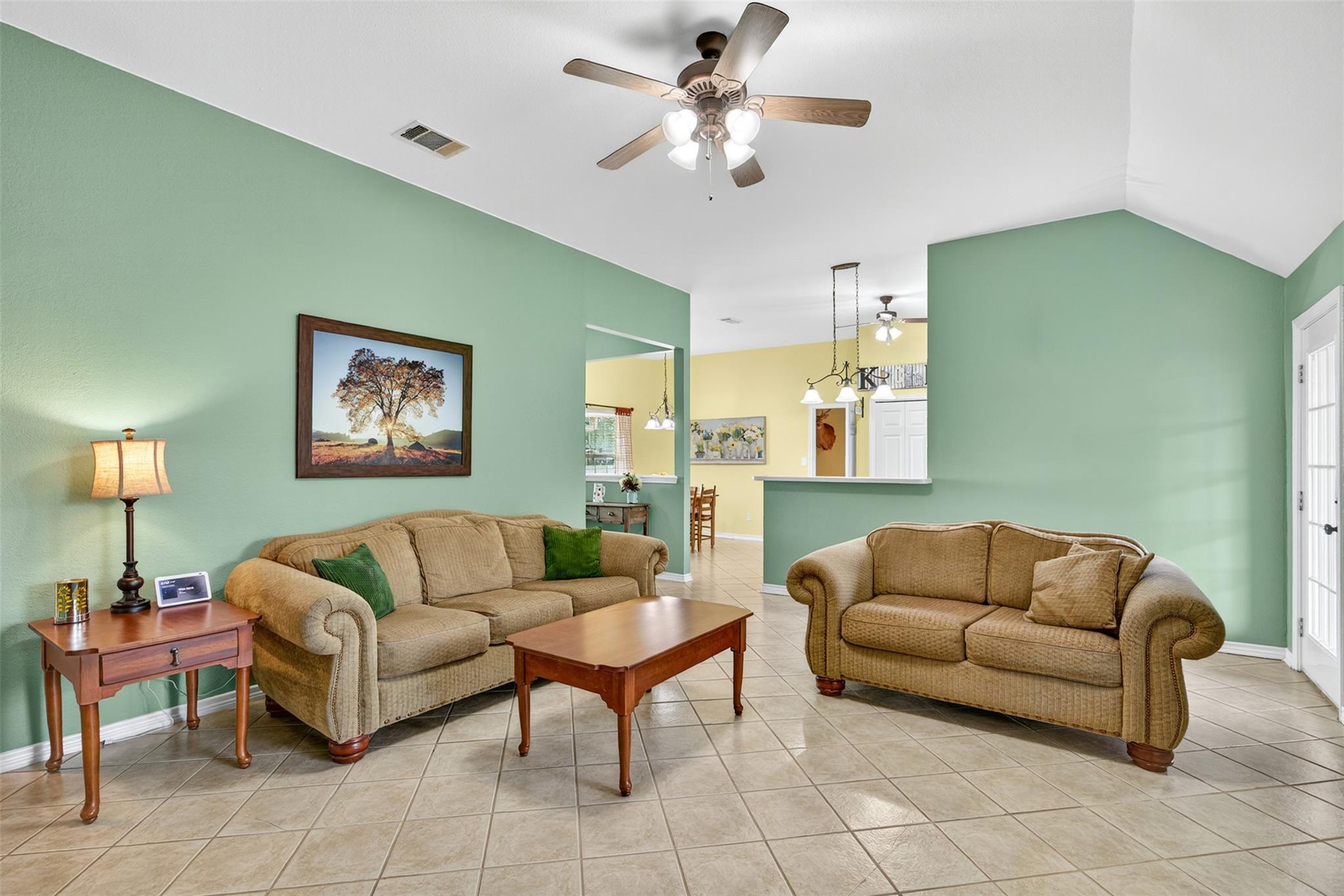 175 Creekwood Dr, Gonzales, TX 78629