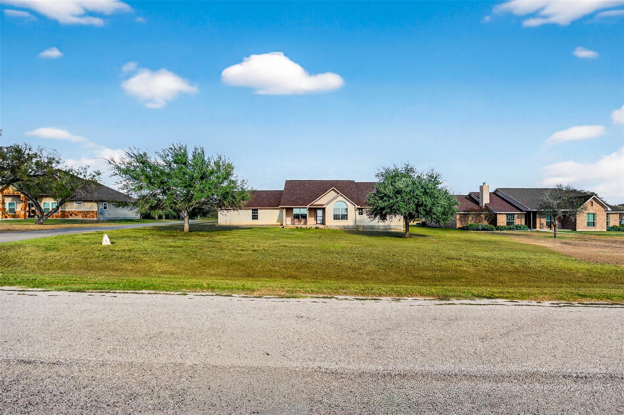 175 Creekwood Dr, Gonzales, TX 78629