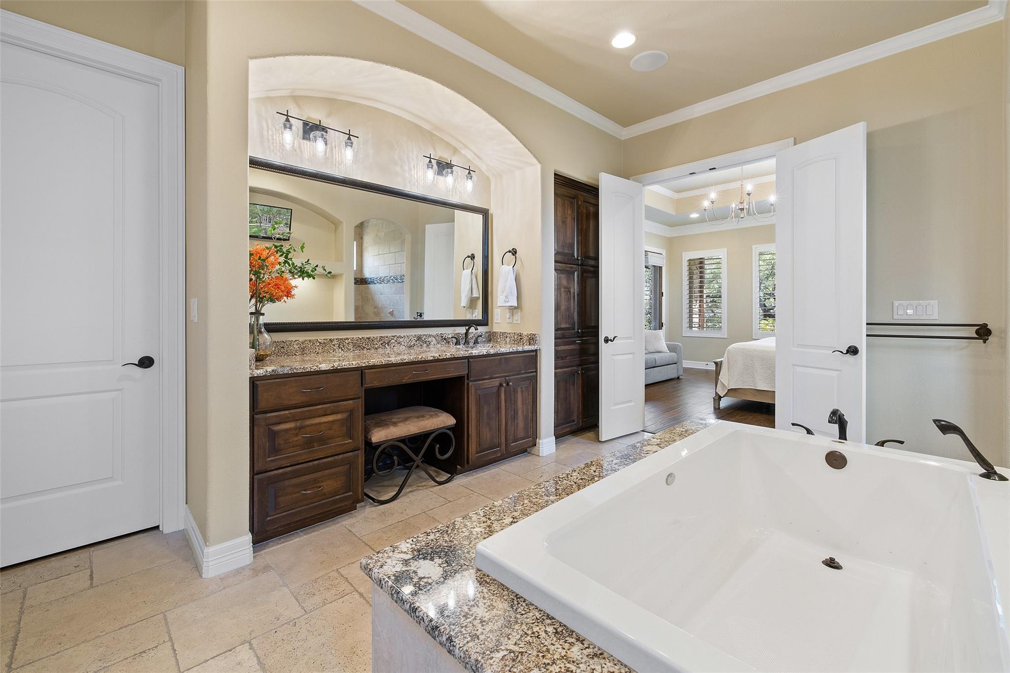 101 Hidden Hills Cv, Spicewood, TX 78669