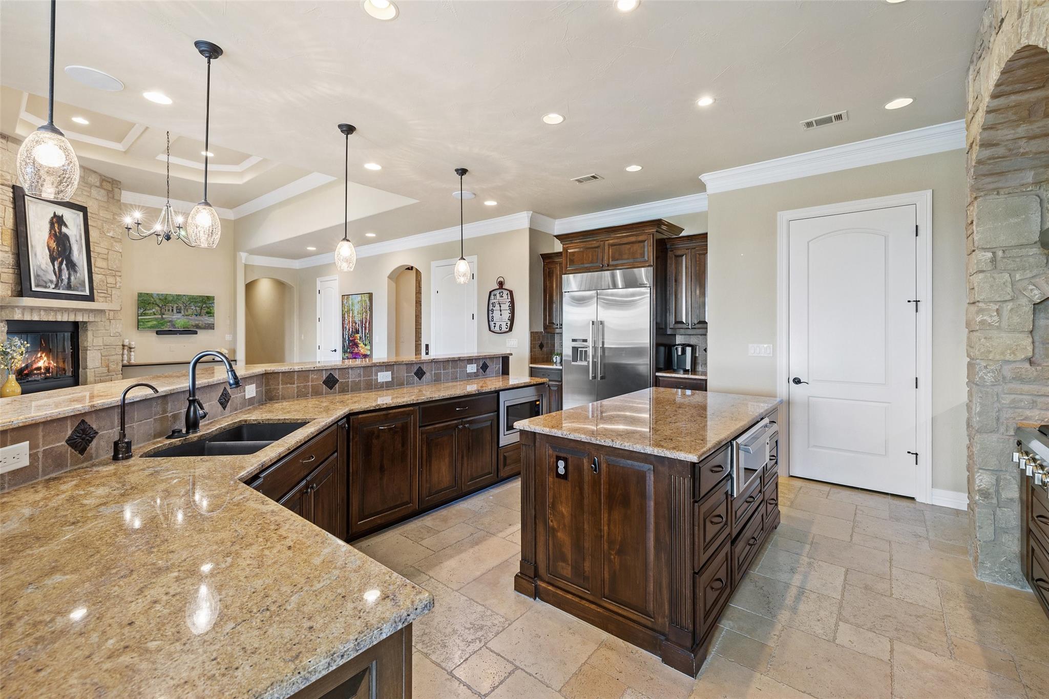 101 Hidden Hills Cv, Spicewood, TX 78669