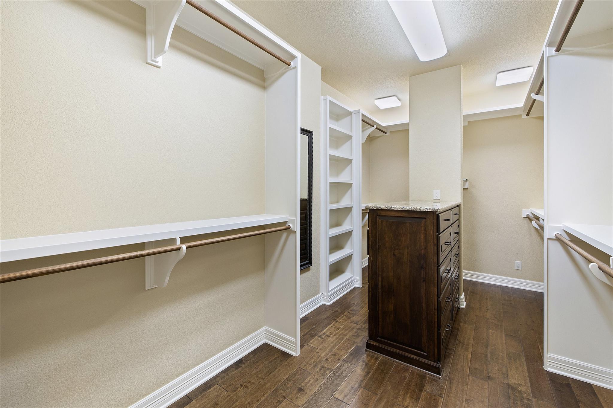 101 Hidden Hills Cv, Spicewood, TX 78669