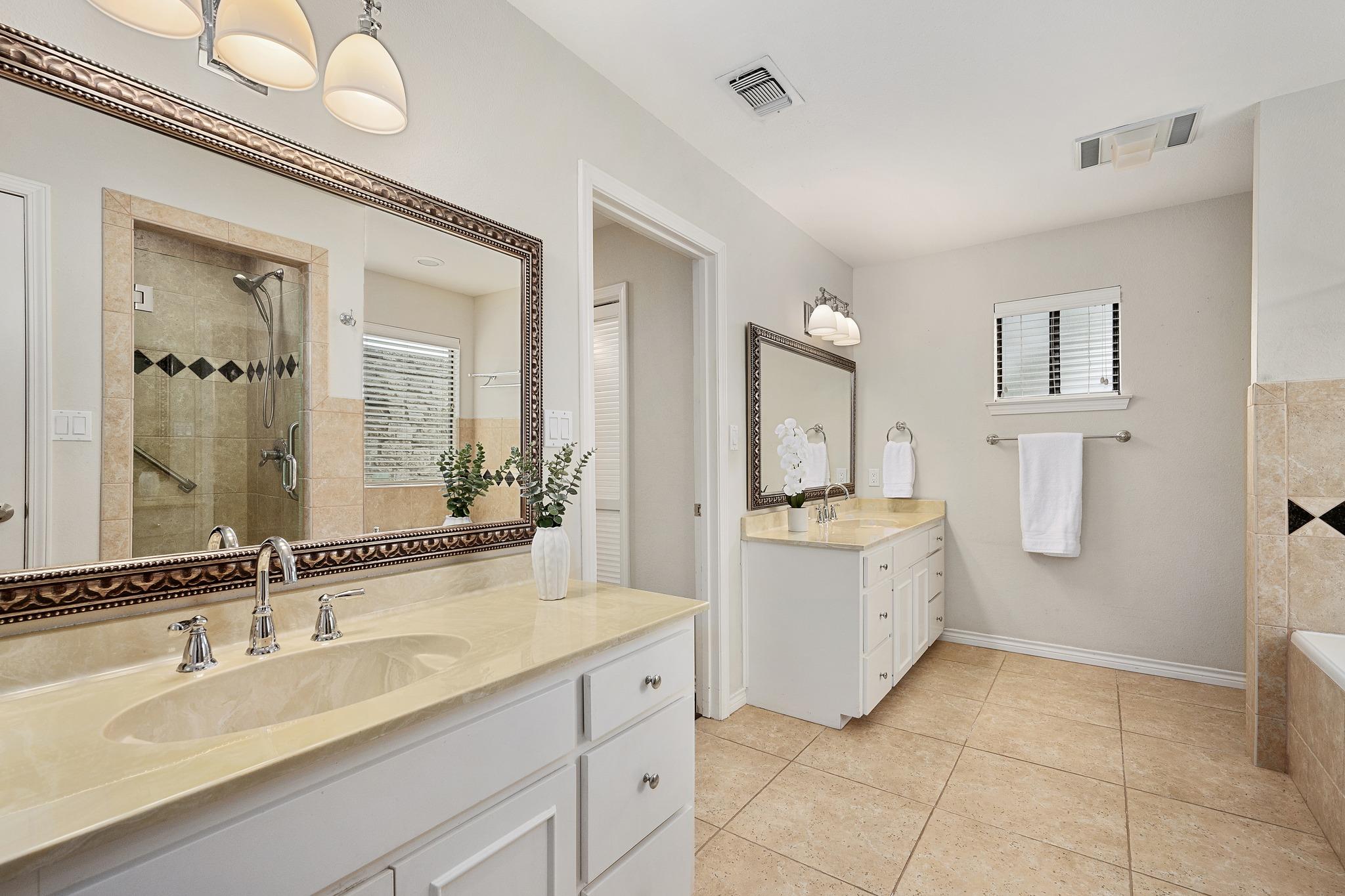 907 Vanguard St, Lakeway, TX 78734