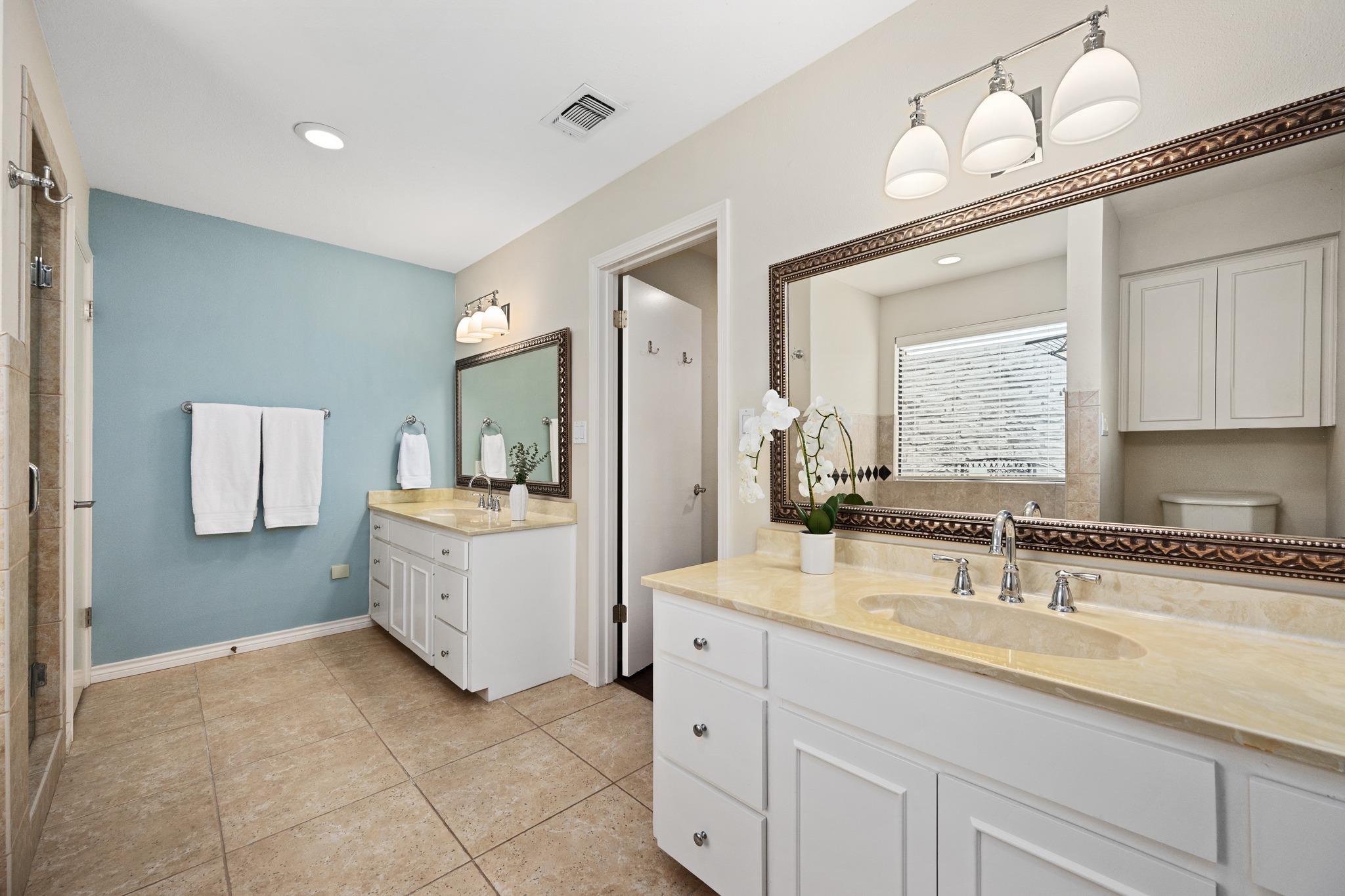 907 Vanguard St, Lakeway, TX 78734