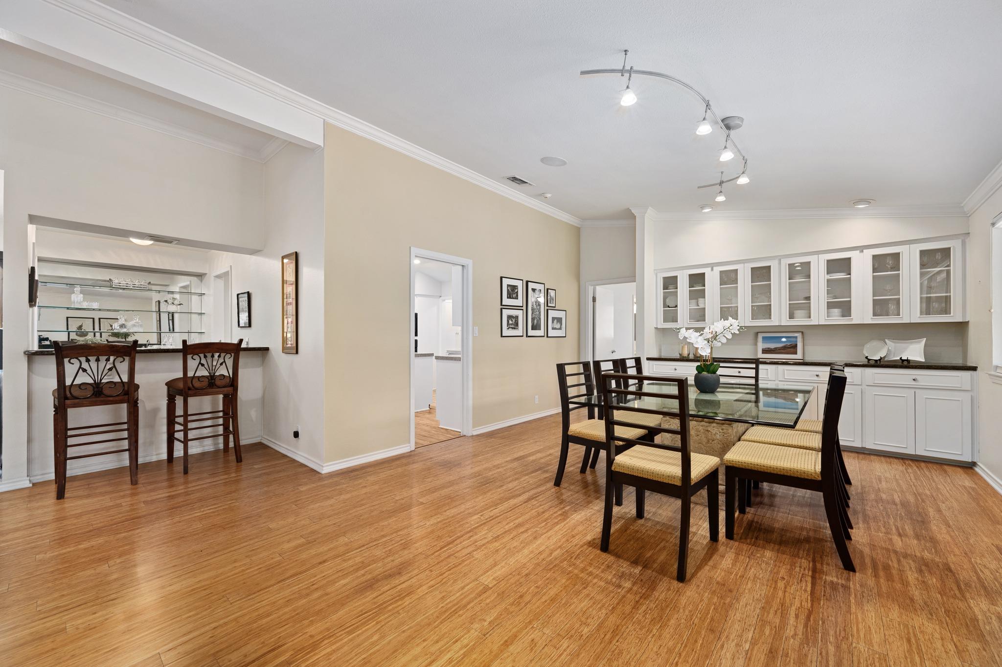 907 Vanguard St, Lakeway, TX 78734