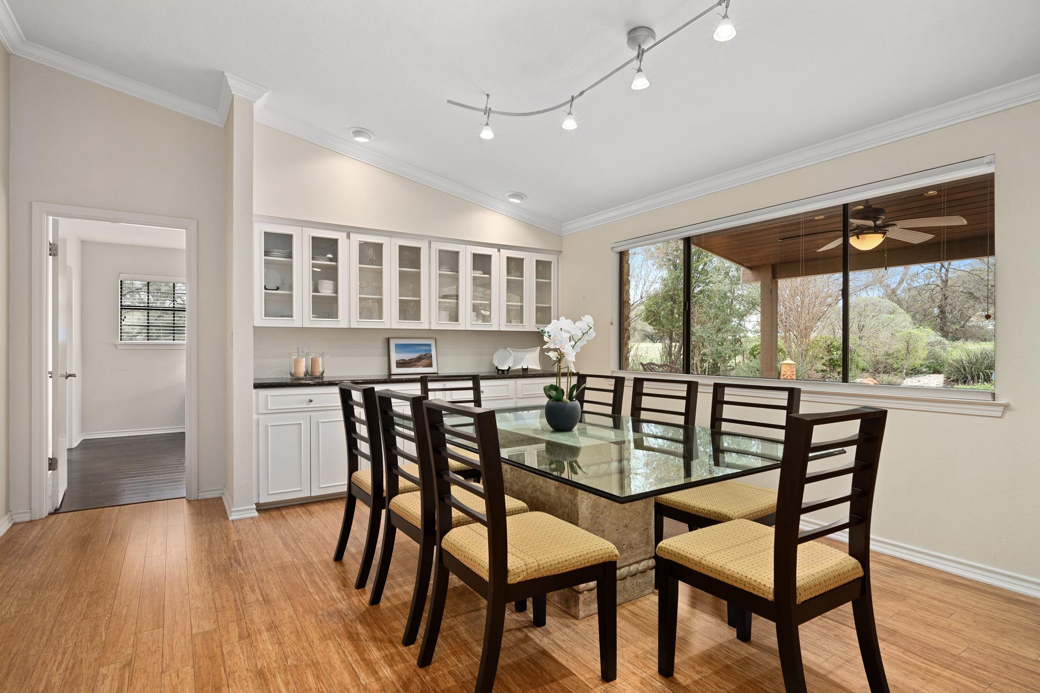 907 Vanguard St, Lakeway, TX 78734