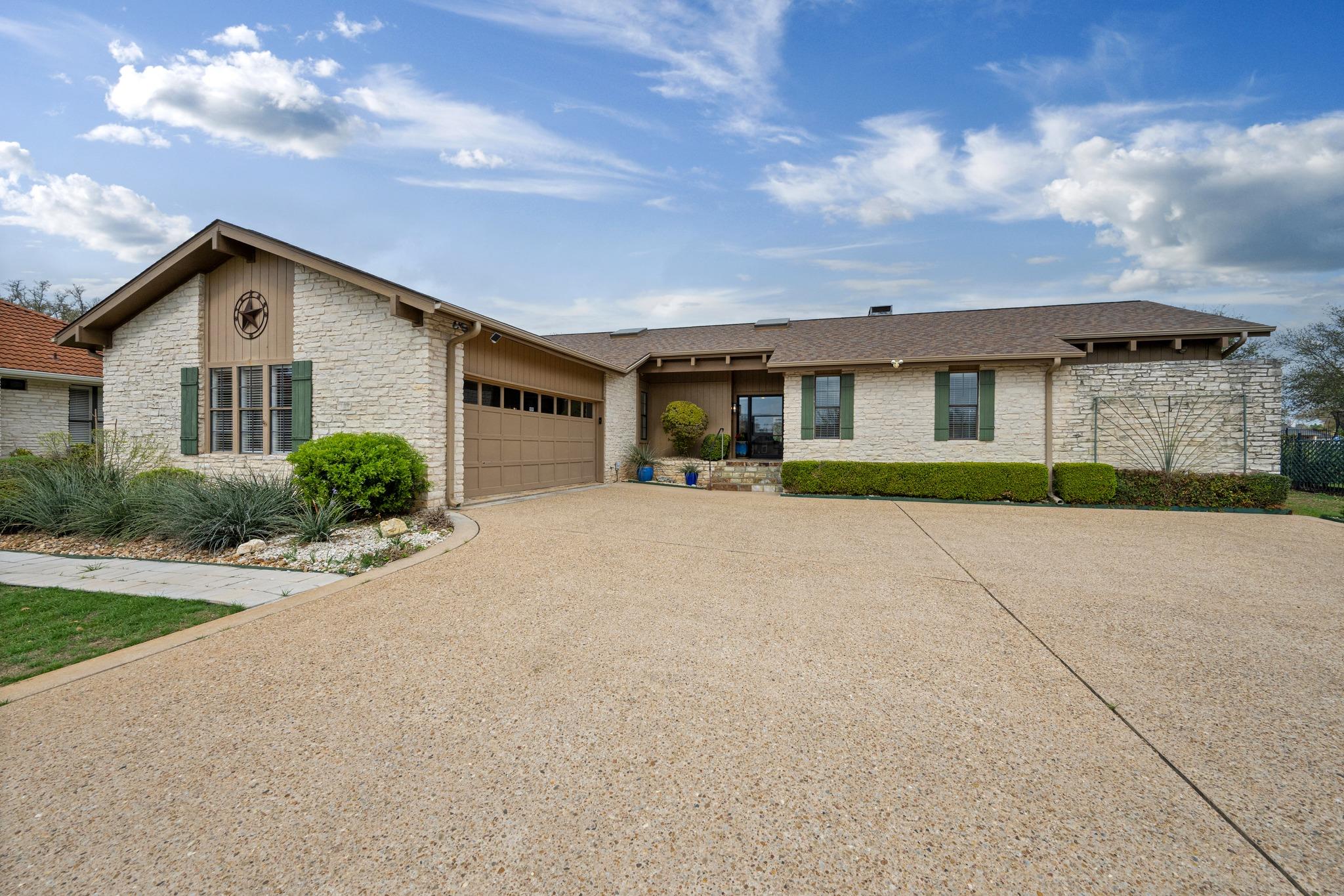 907 Vanguard St, Lakeway, TX 78734