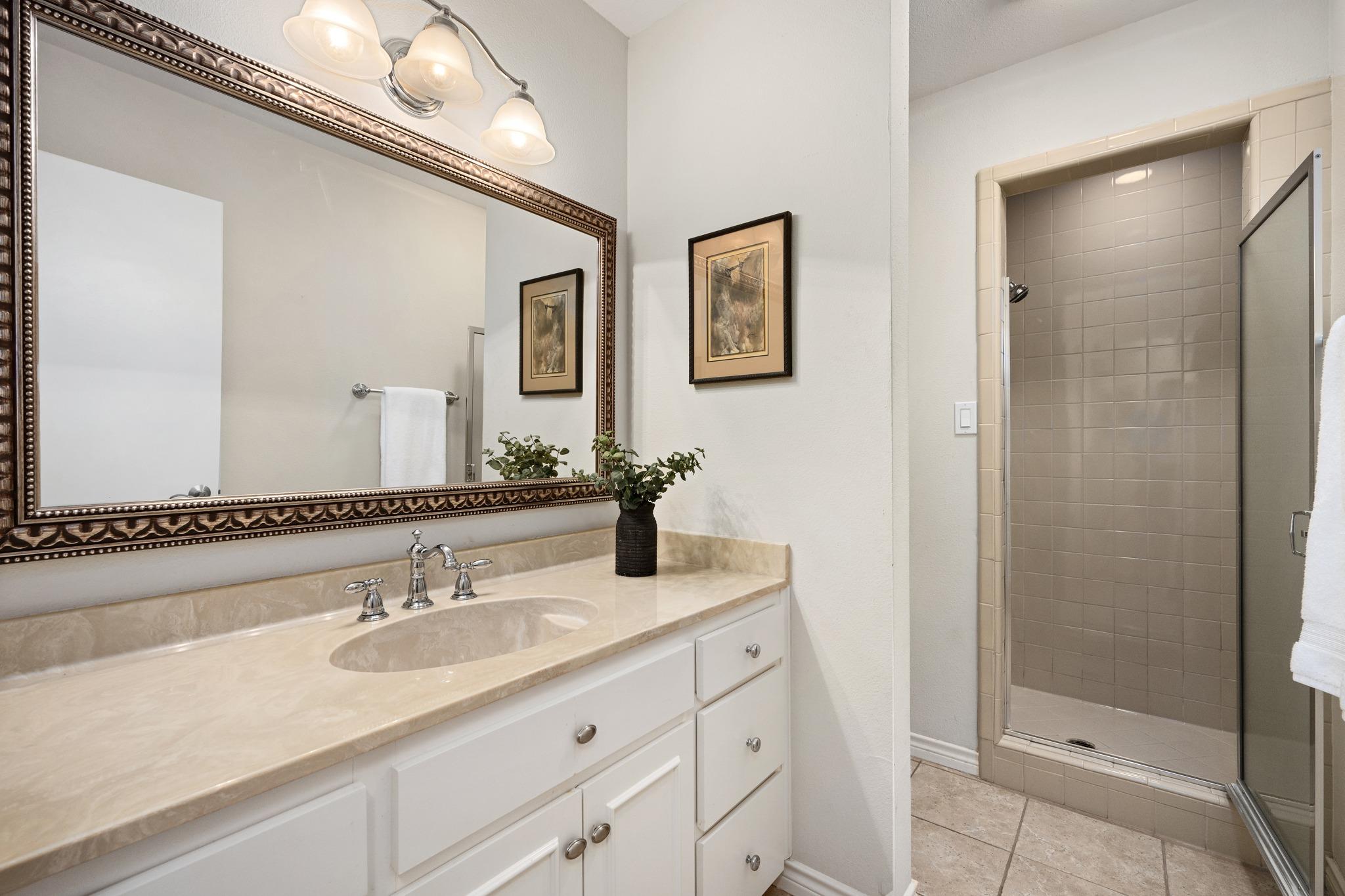 907 Vanguard St, Lakeway, TX 78734