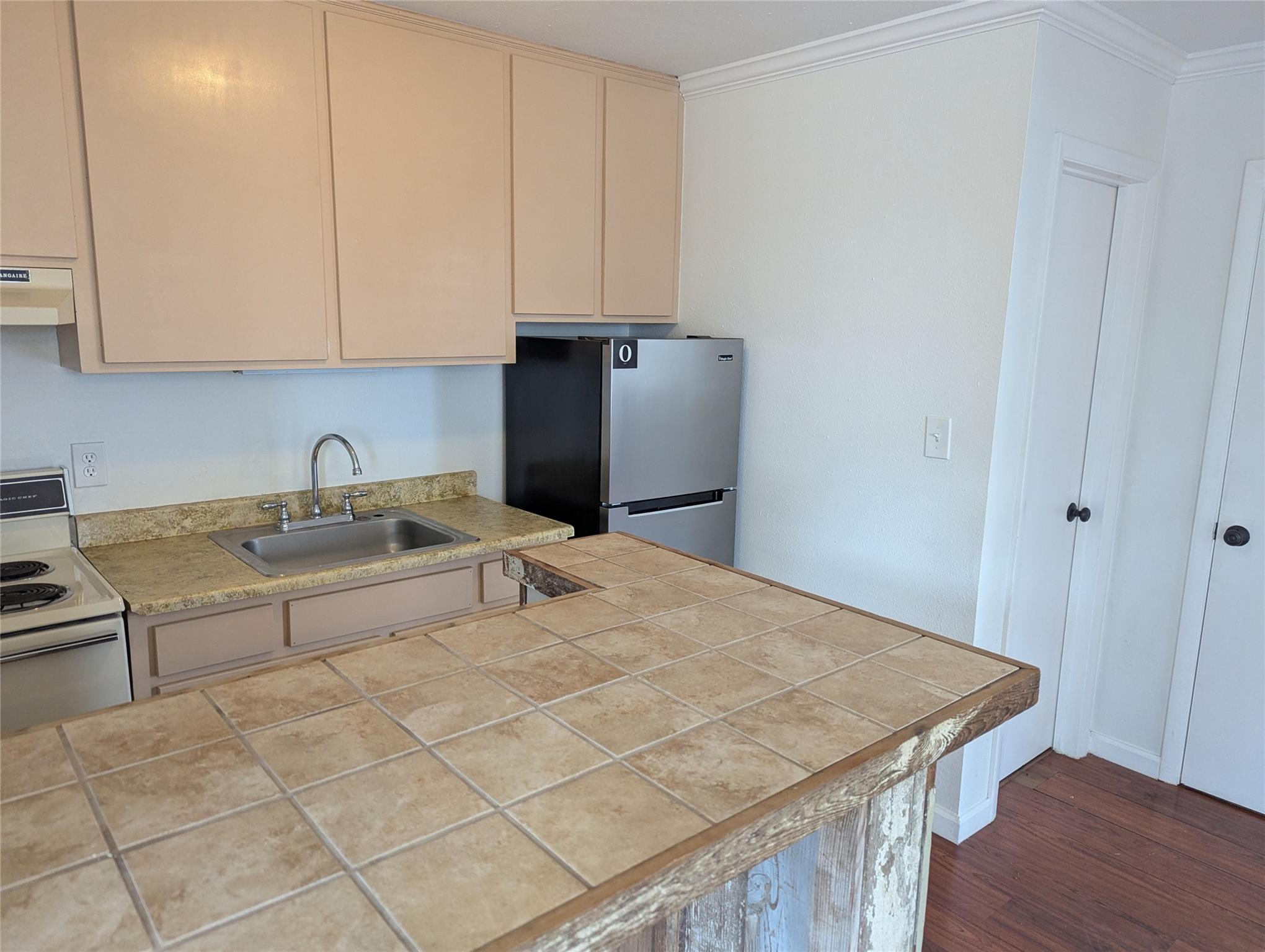 111 Rose Dr, Dripping Springs, TX 78620