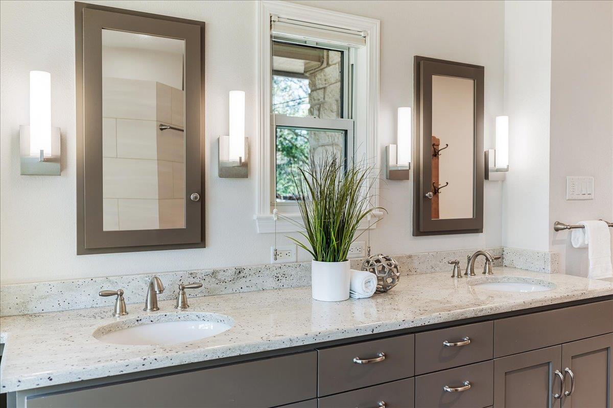 8300 SPANISH OAK Cir, Austin, TX 78737