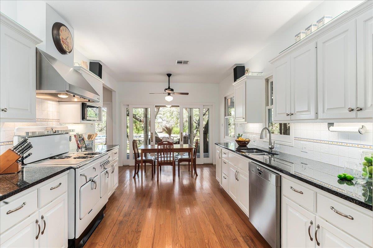 8300 SPANISH OAK Cir, Austin, TX 78737