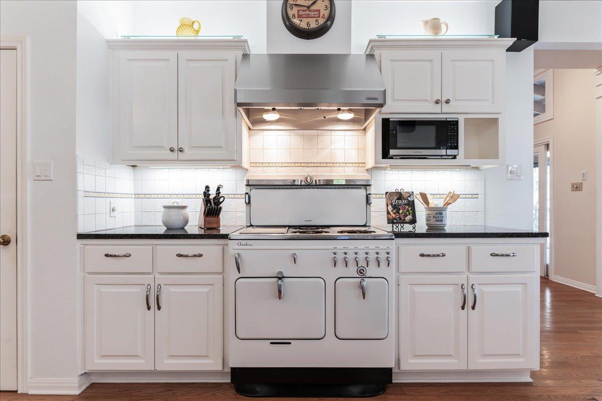 8300 SPANISH OAK Cir, Austin, TX 78737