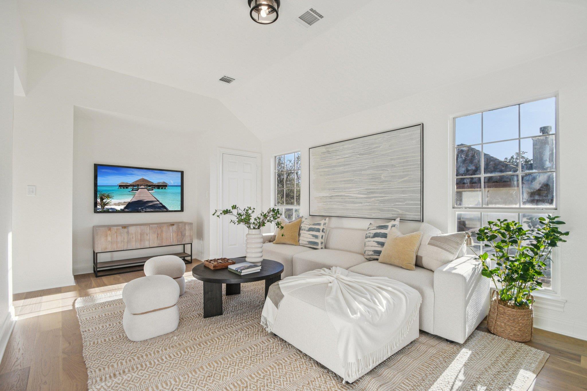 10 Lost Meadow Trl, The Hills, TX 78738